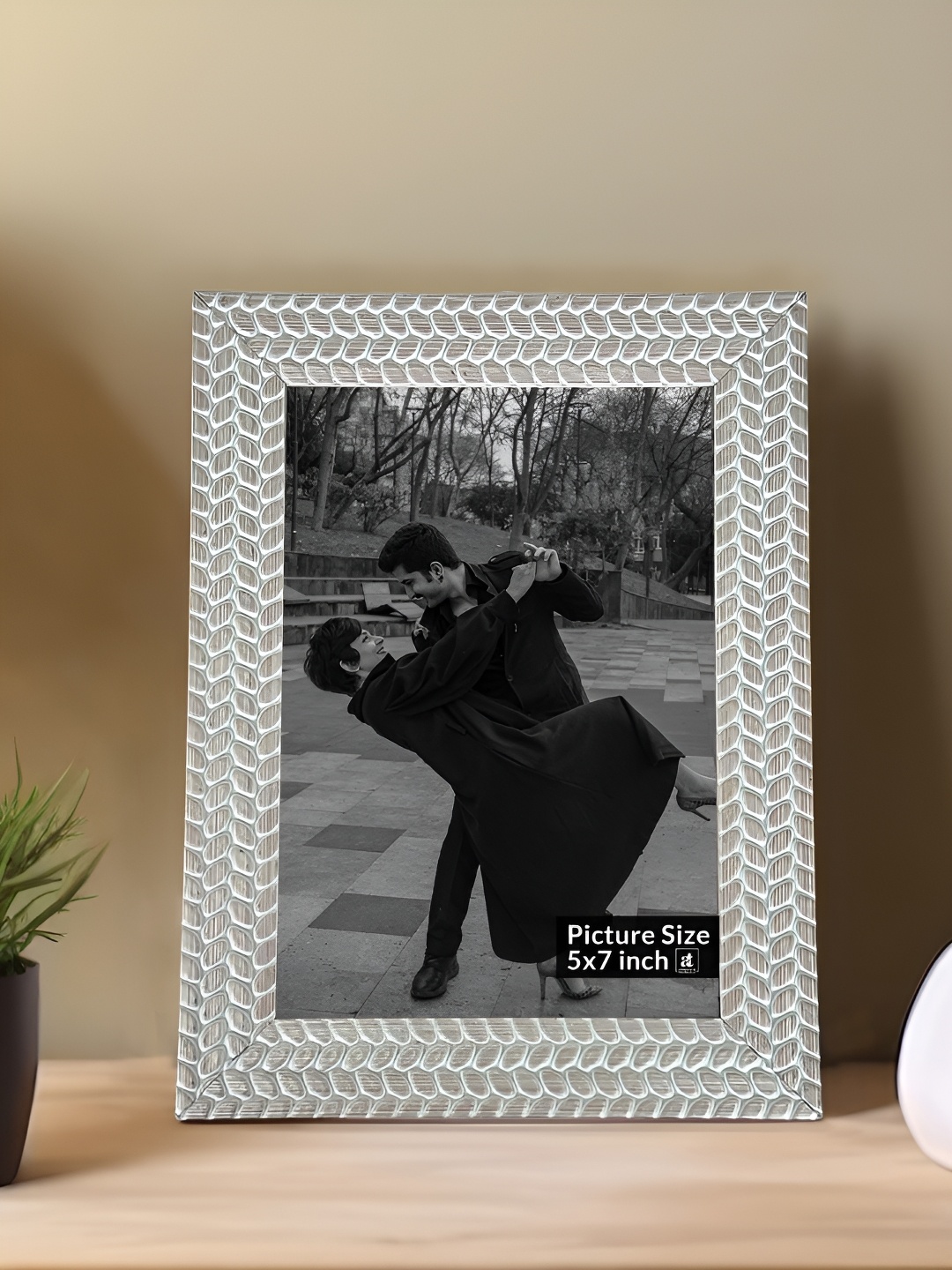 

Art Street Unisex Grey 1 Pieces Wood Table Photo Frames
