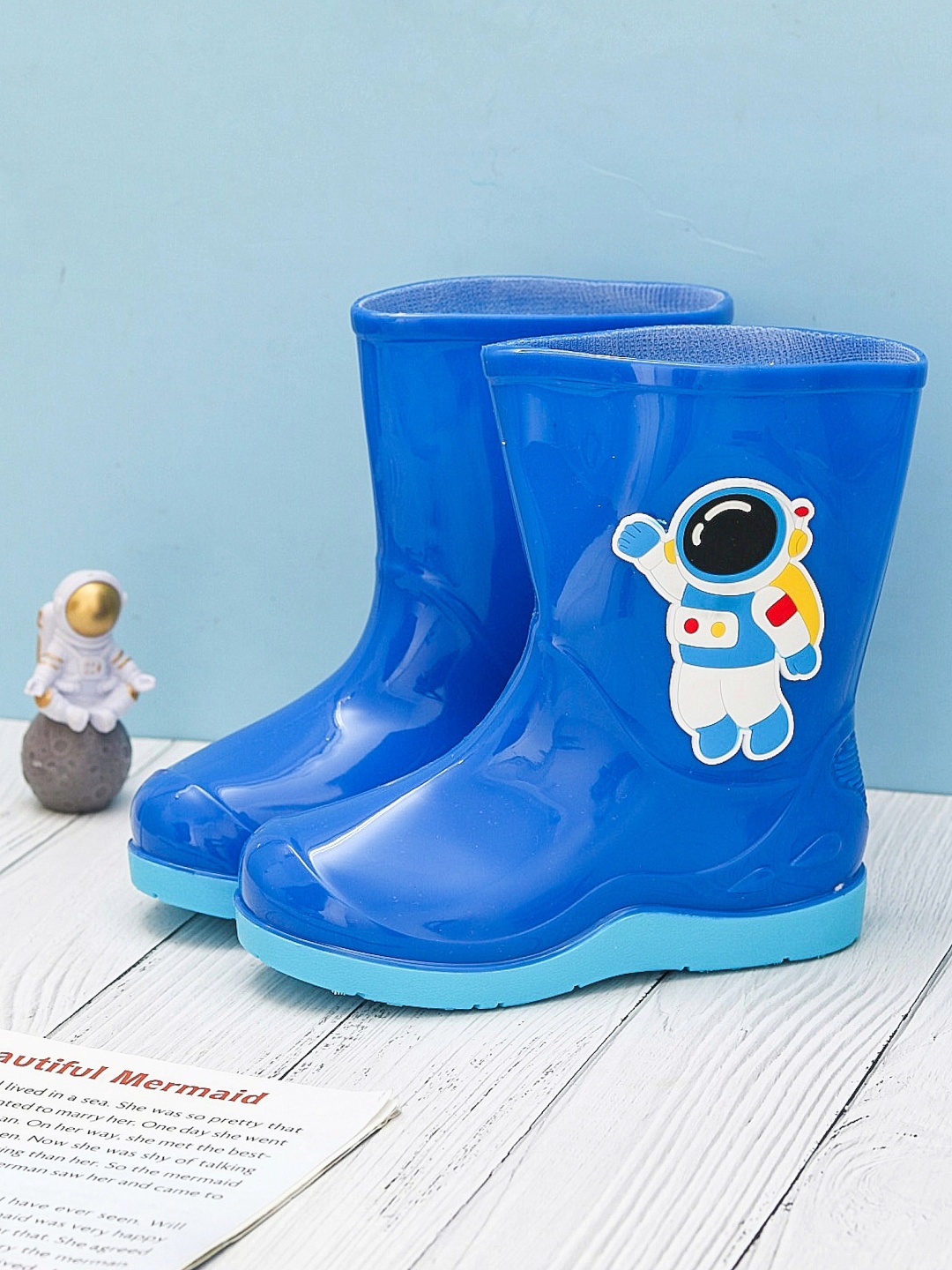 

Yellow Bee Boys High-Top Astronaut Rain Boots, Blue