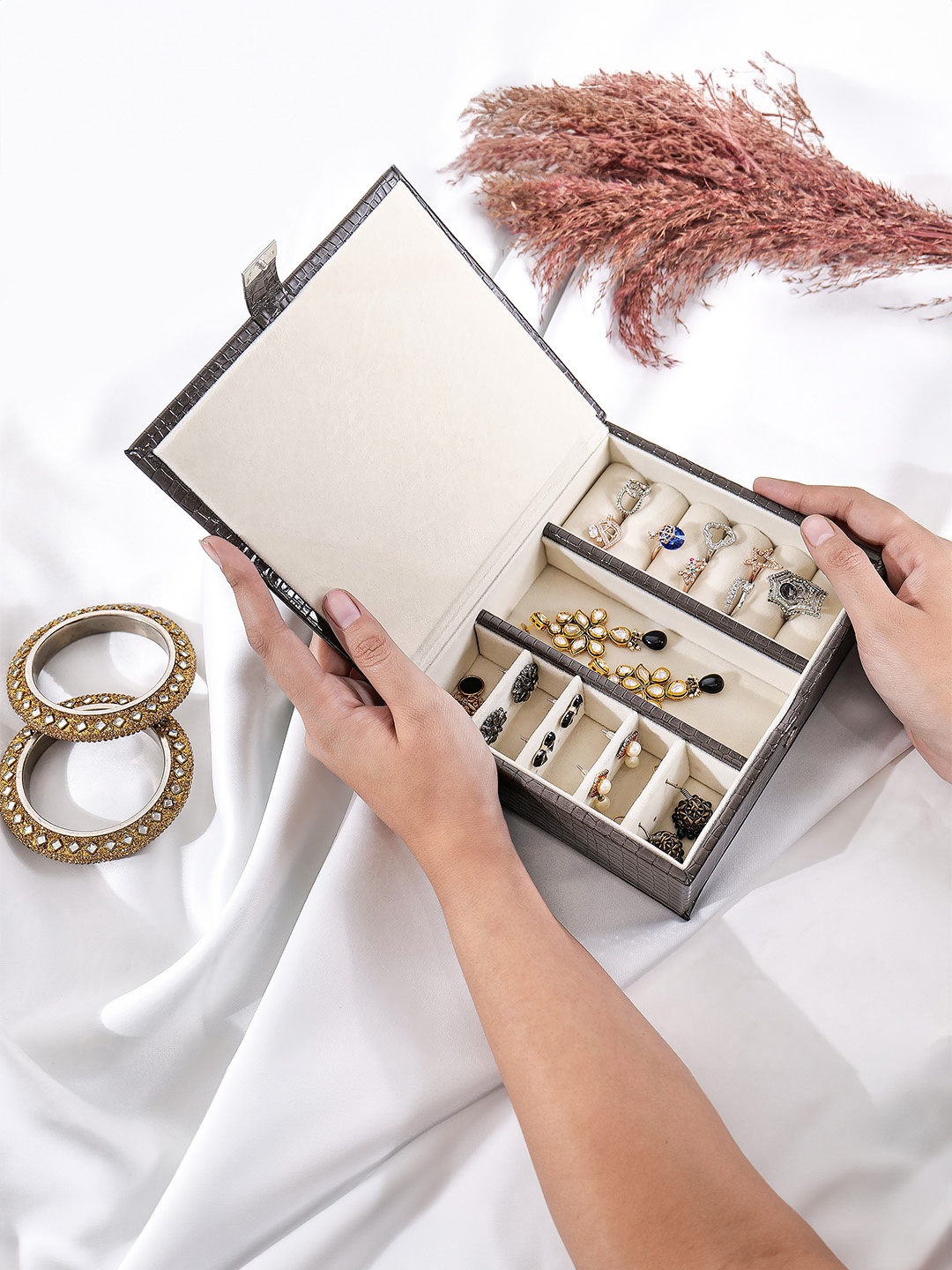 

La Trove Grey Set of 1 Regular Jewellery Organiser Organisers
