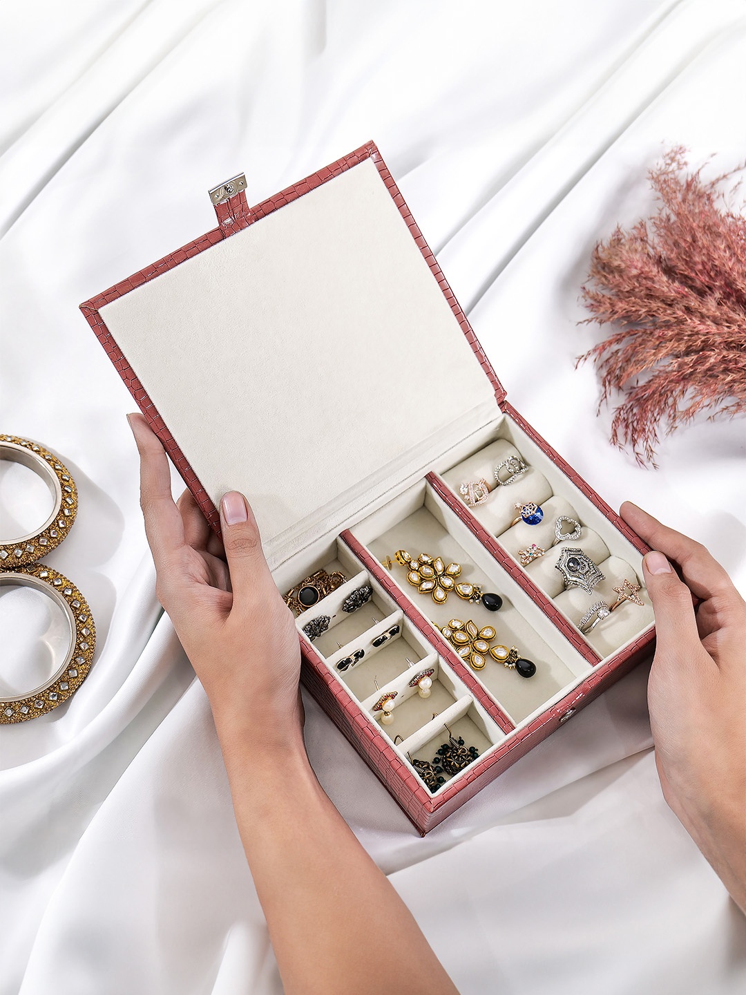

La Trove Pink Set of 1 Regular Jewellery Organiser Organisers