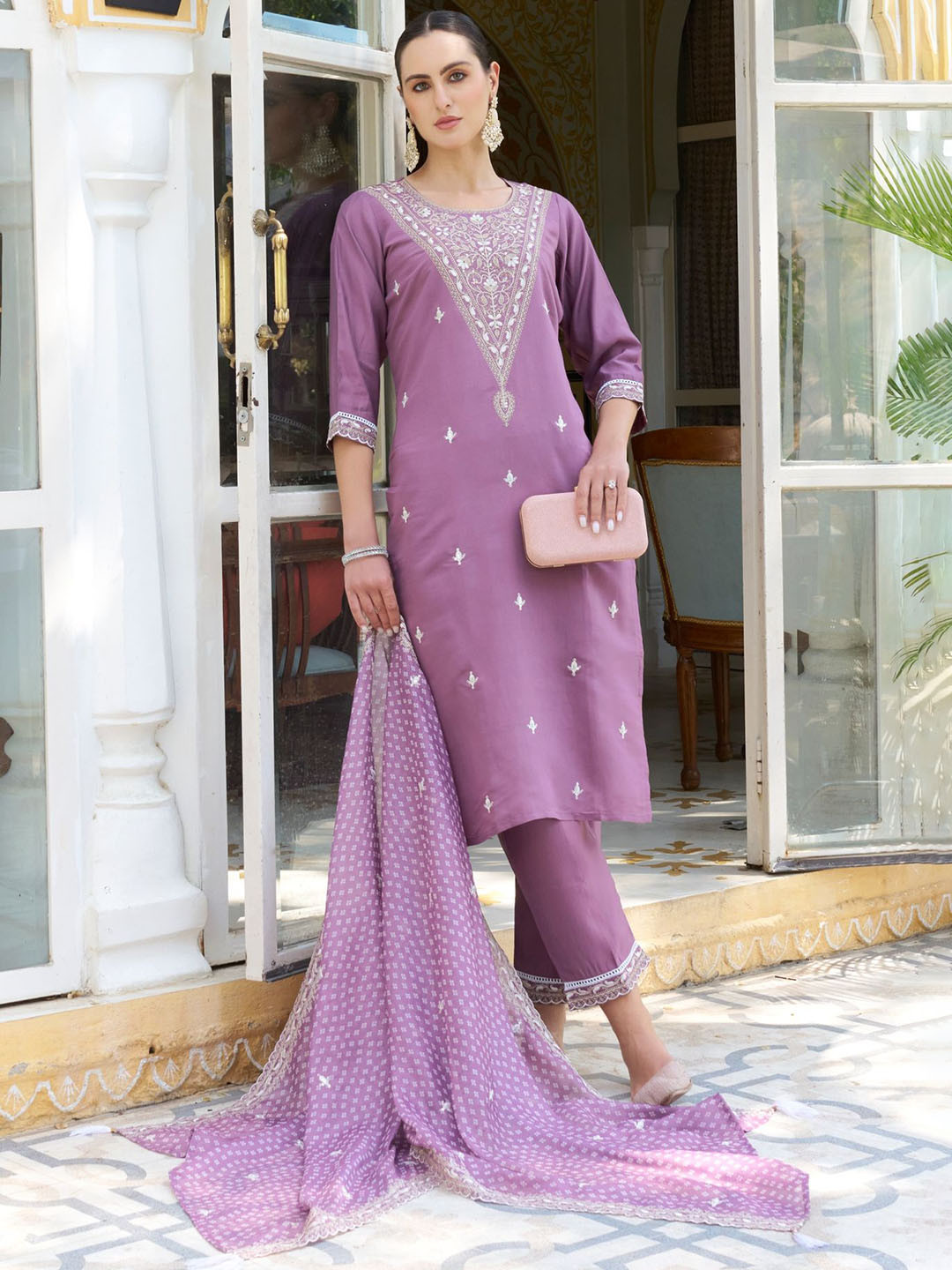

VredeVogel Women Floral Embroidered Regular Thread Work Kurta with Trousers & With Dupatta, Lavender