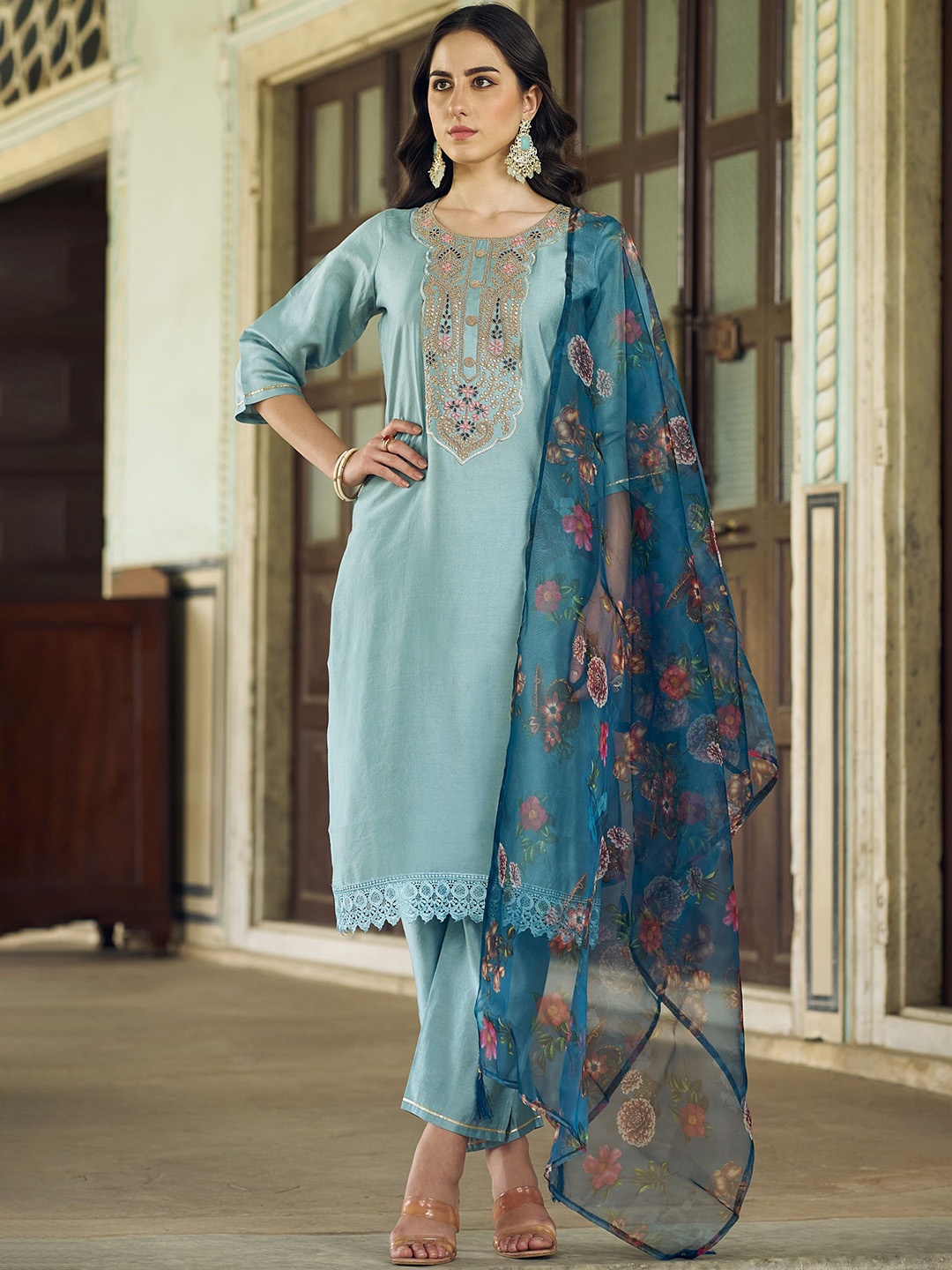 

VredeVogel Women Floral Embroidered Regular Sequinned Kurta with Trousers & With Dupatta, Blue