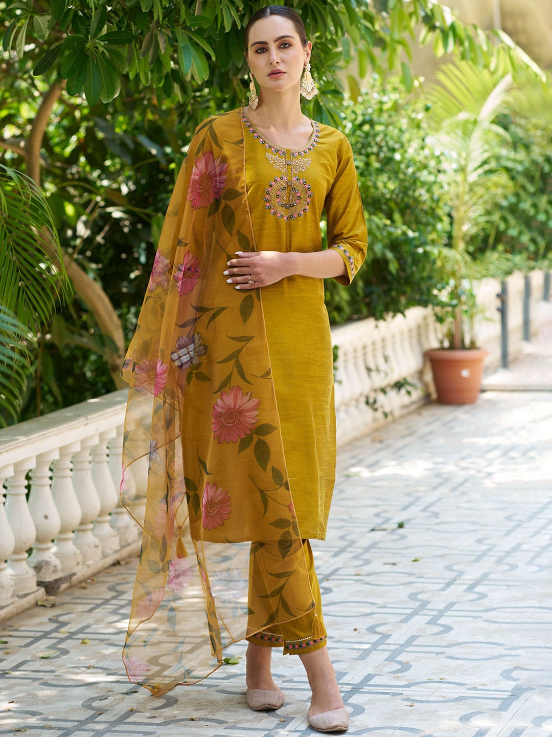 

VredeVogel Women Woven design Embroidered Regular Kurta with Trousers & With Dupatta, Mustard