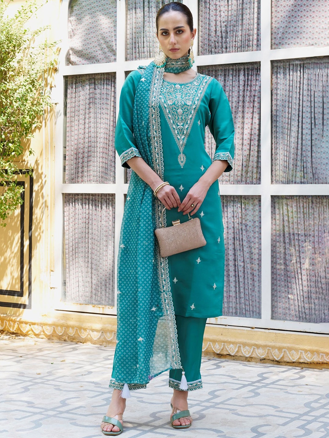 

VredeVogel Women Floral Embroidered Regular Thread Work Kurta with Trousers & With Dupatta, Teal
