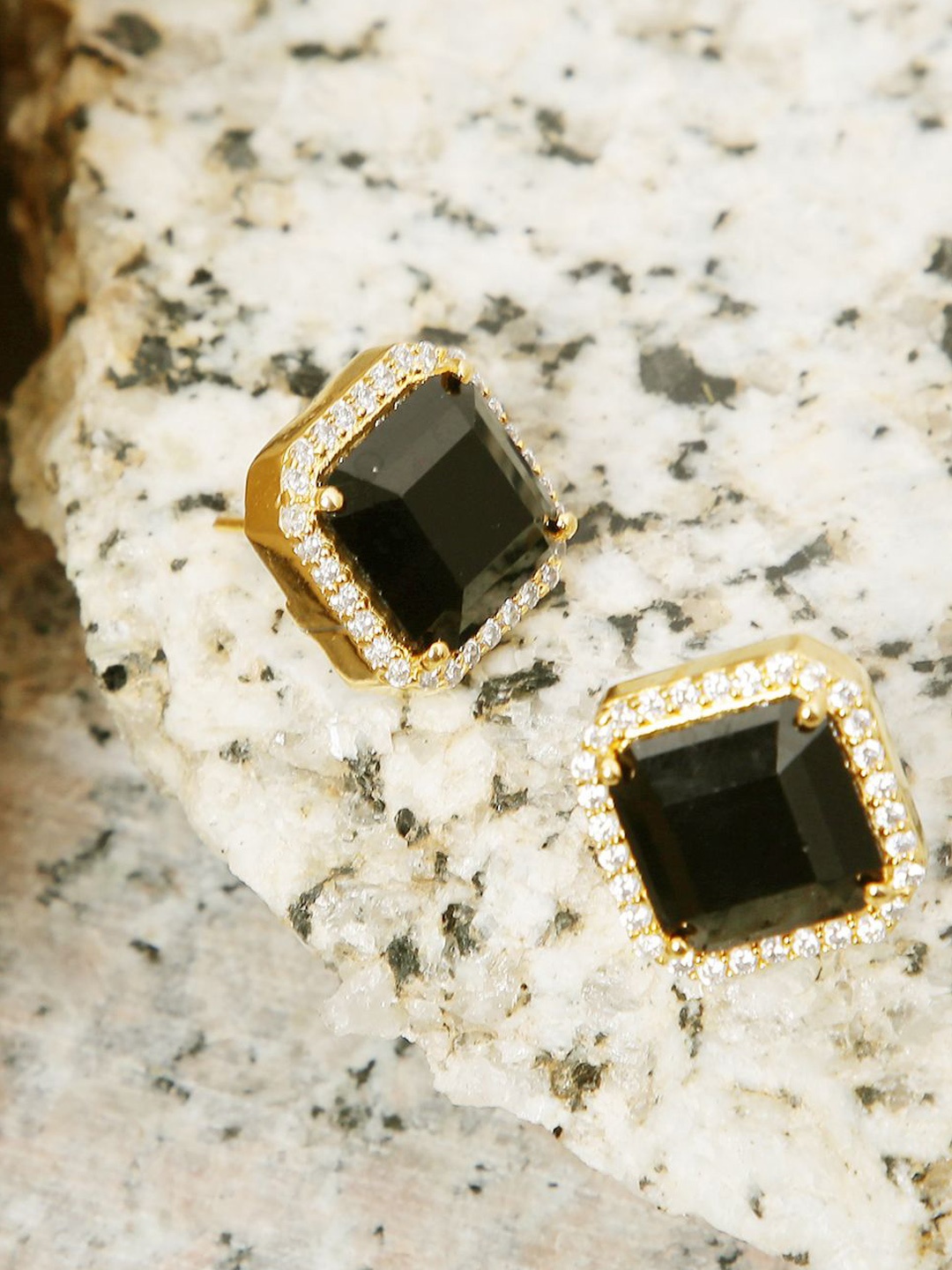

XAGO Contemporary Studs Earrings, Black