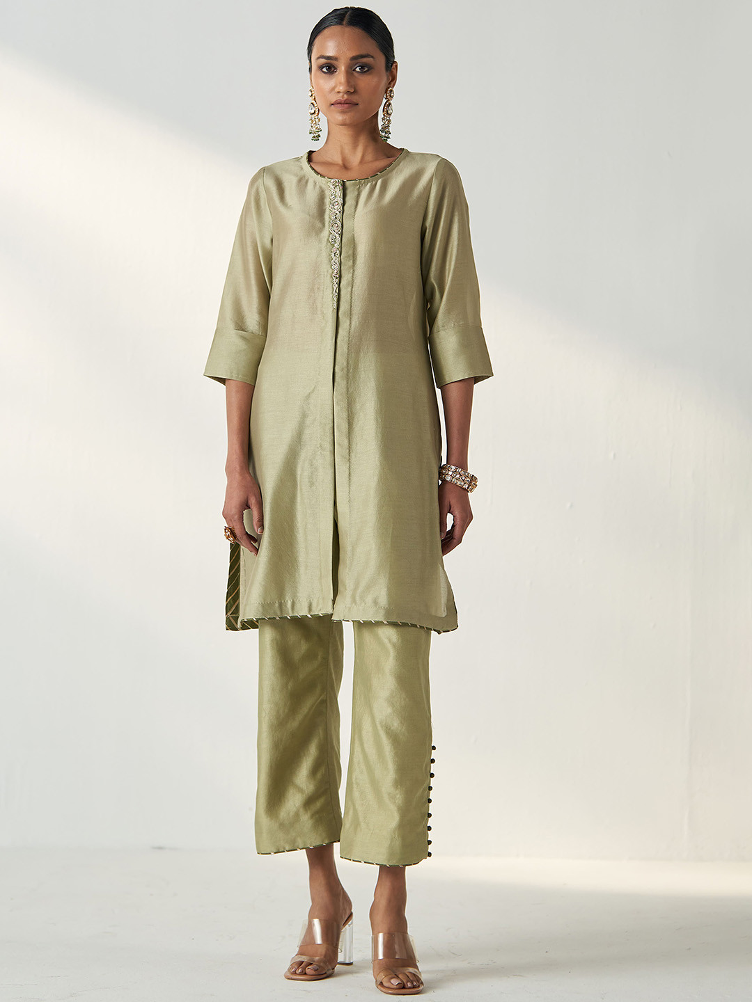 

STUDIO BAGECHAA Women Solid Regular Chanderi Cotton Kurta with Trousers, Green