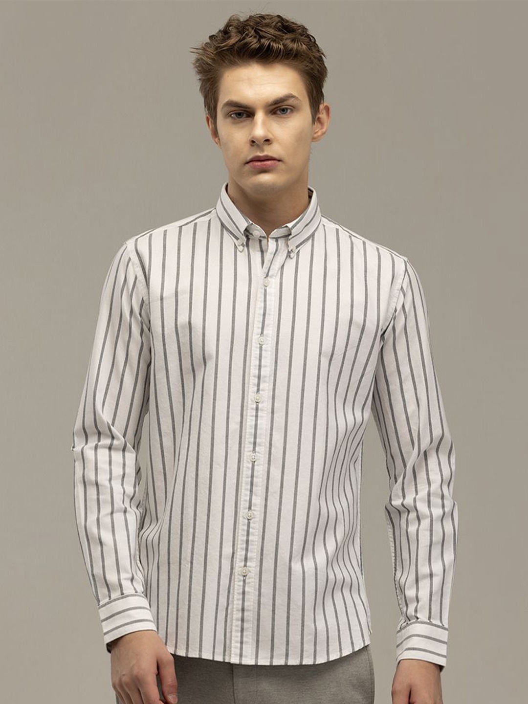 

Snitch Men Striped Vertical Stripes Straight Slim Fit Opaque Casual Shirt, White