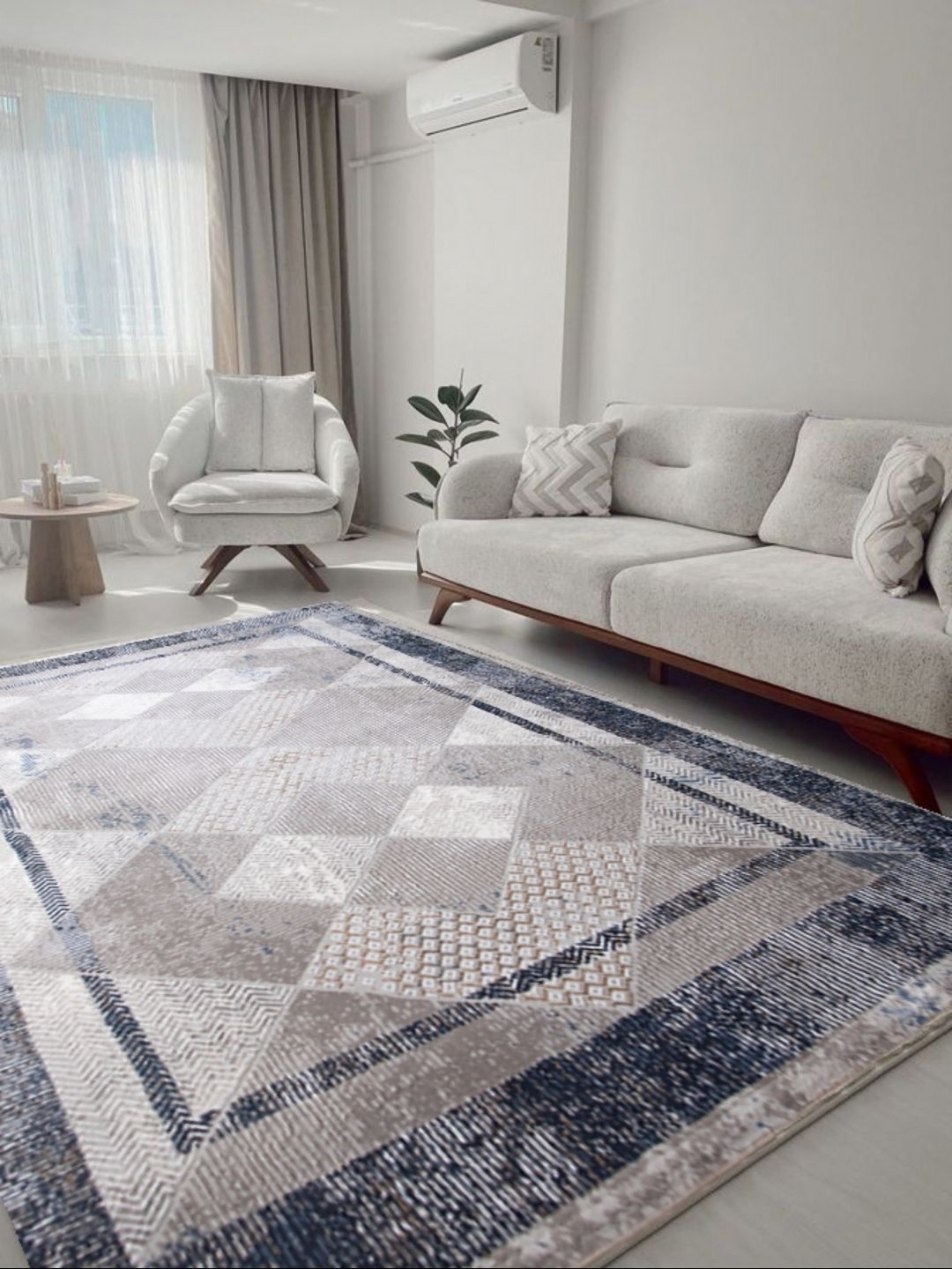 

STUDIOHMK White Geometric Anti-Skid Carpet