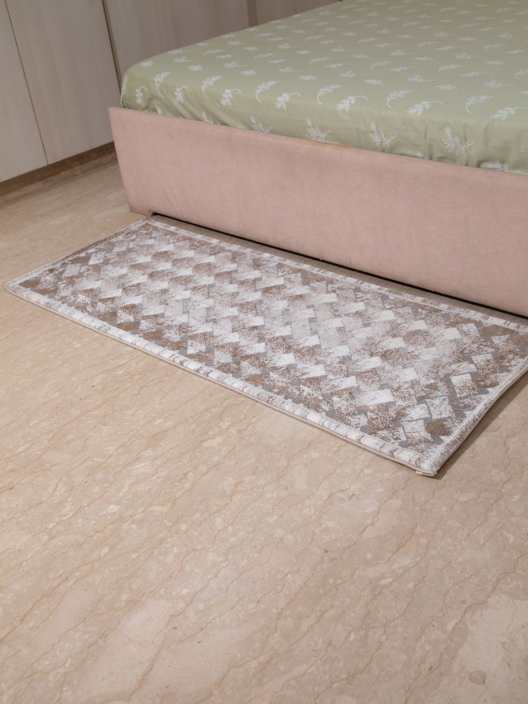 

STUDIOHMK Brown Geometric Anti-Skid Polyester Carpet