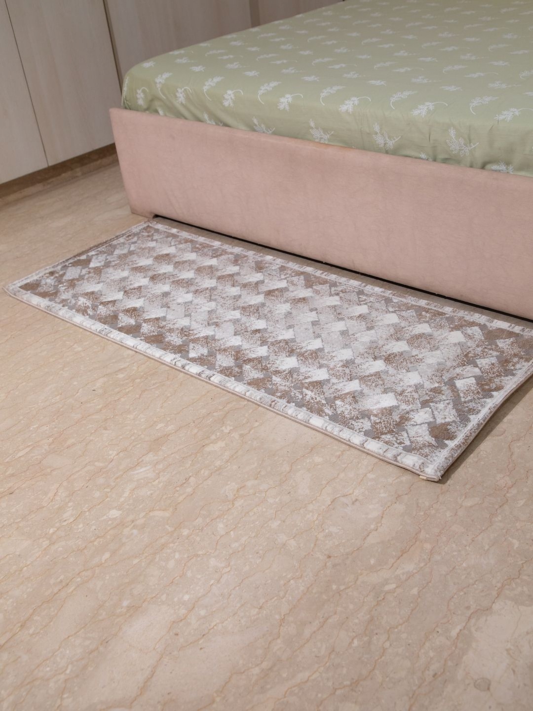 STUDIOHMK Brown Geometric Anti-Skid Polyester Carpet