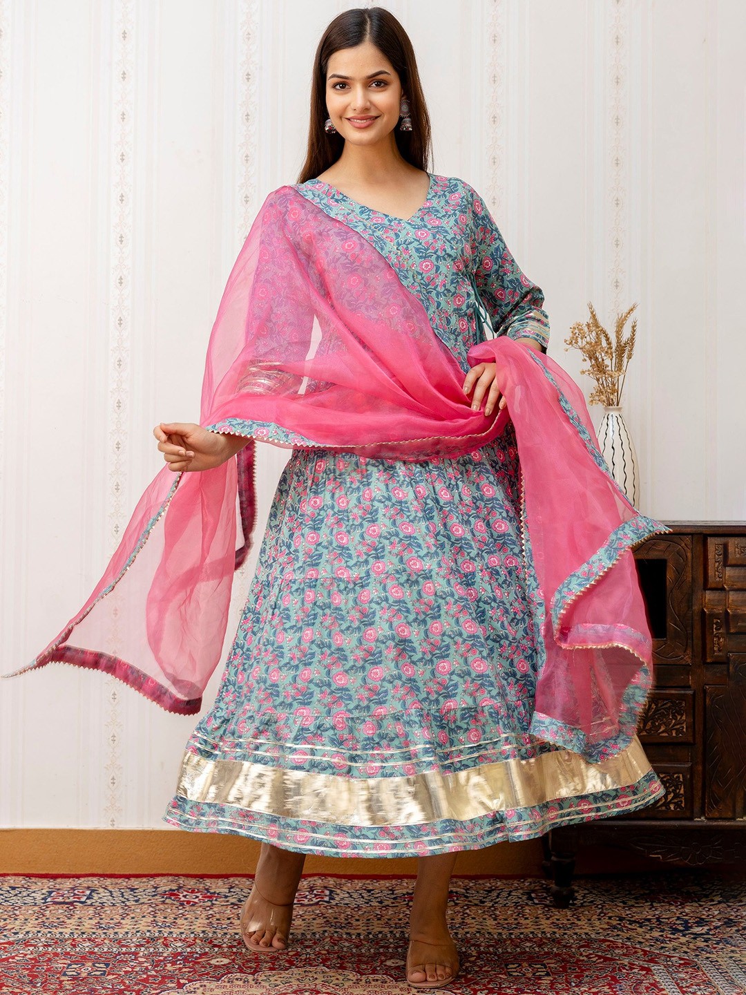 

BAIRAJ Women Floral Printed Kurta, Blue