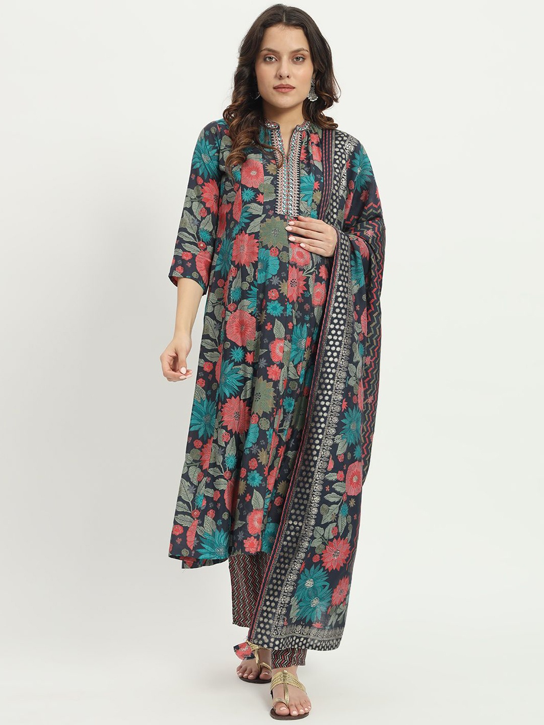 

mumzhug Women Floral Printed Regular Thread Work Kurta with Palazzos & With Dupatta, Black
