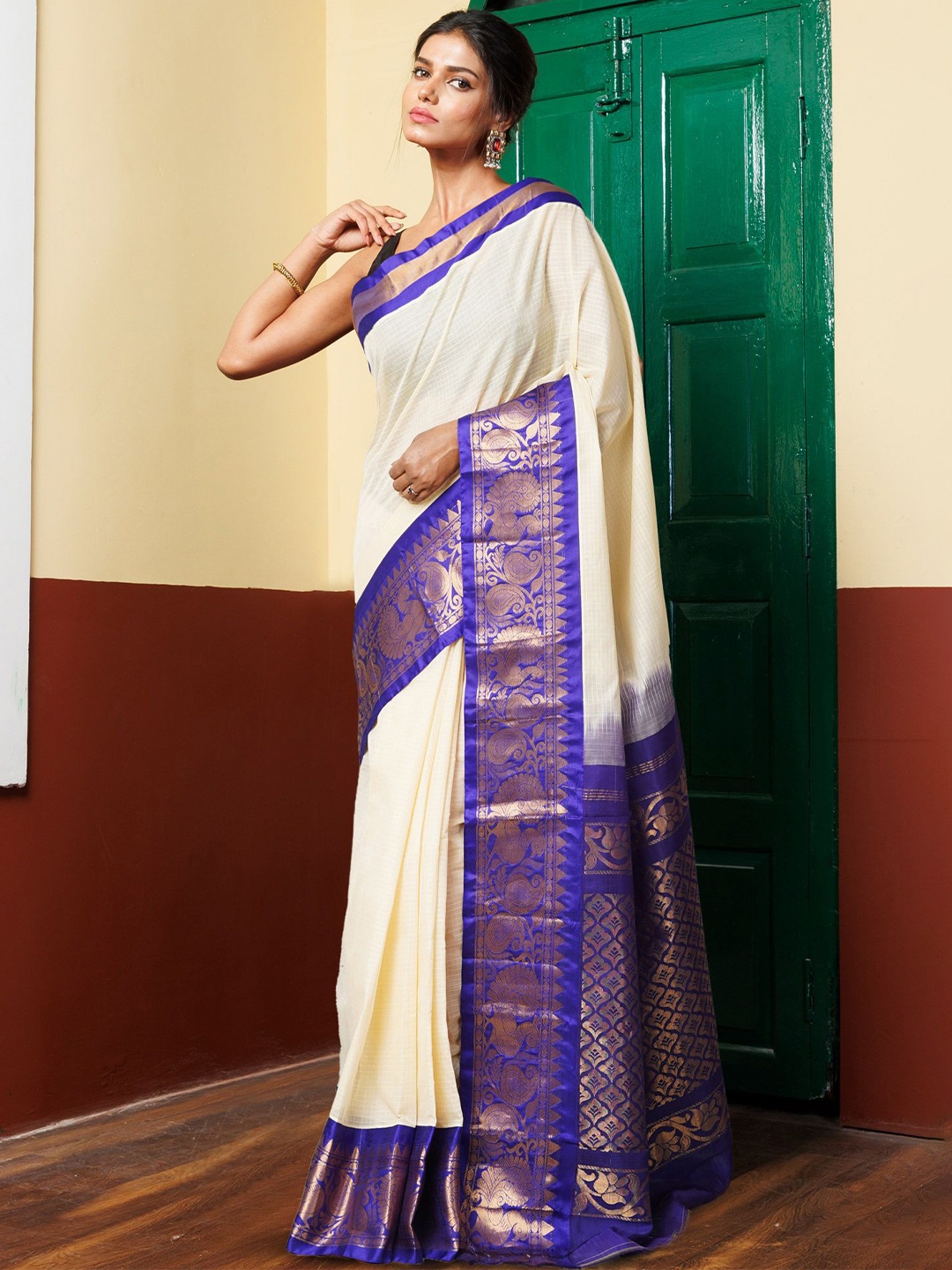 

Unnati Silks Woven Design Pure Cotton Handloom Gadwal Saree, Cream