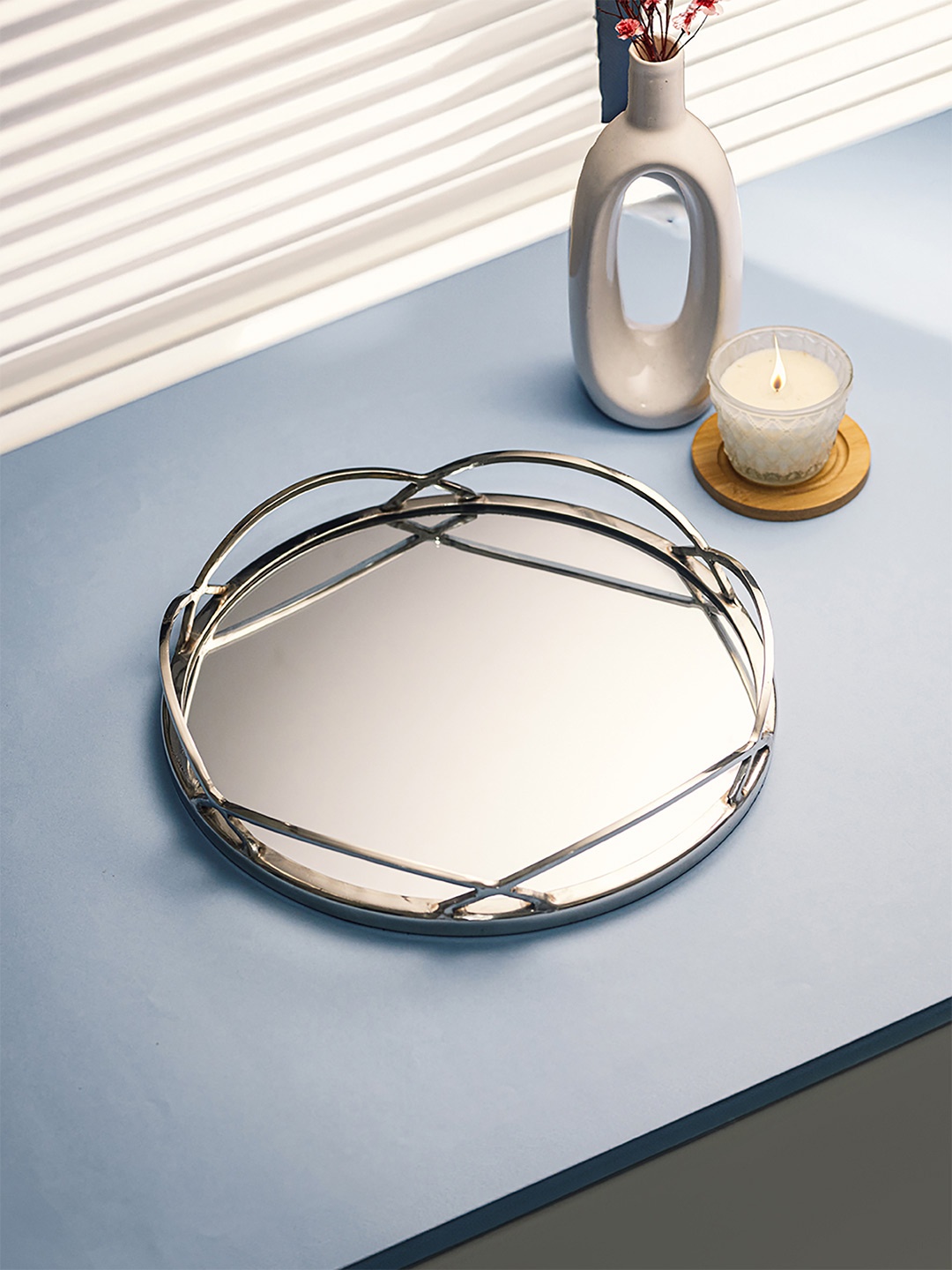 

Troveas Transparent & Grey Aluminum Serving Tray