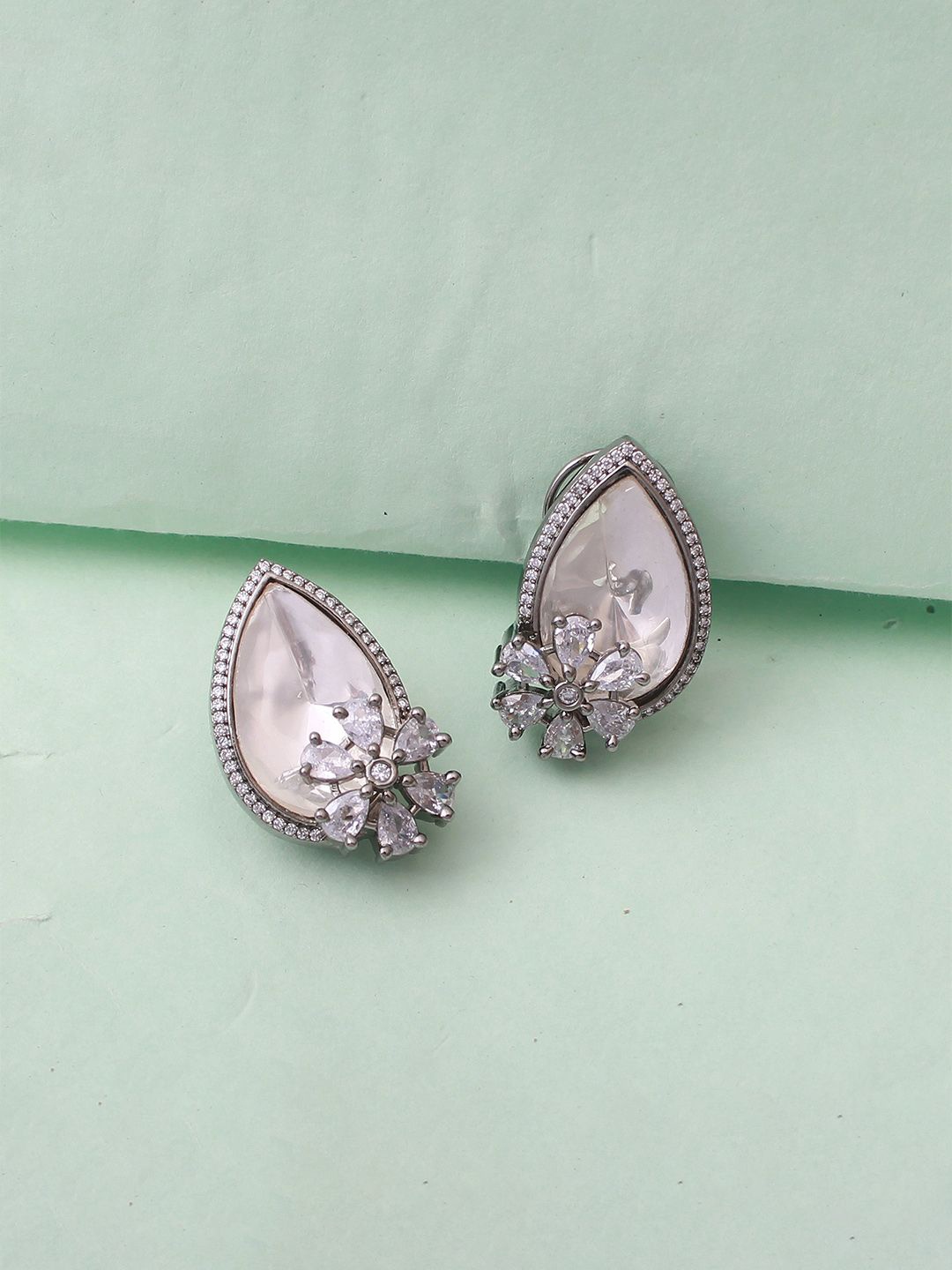 

Mirana Contemporary Studs Earrings, White
