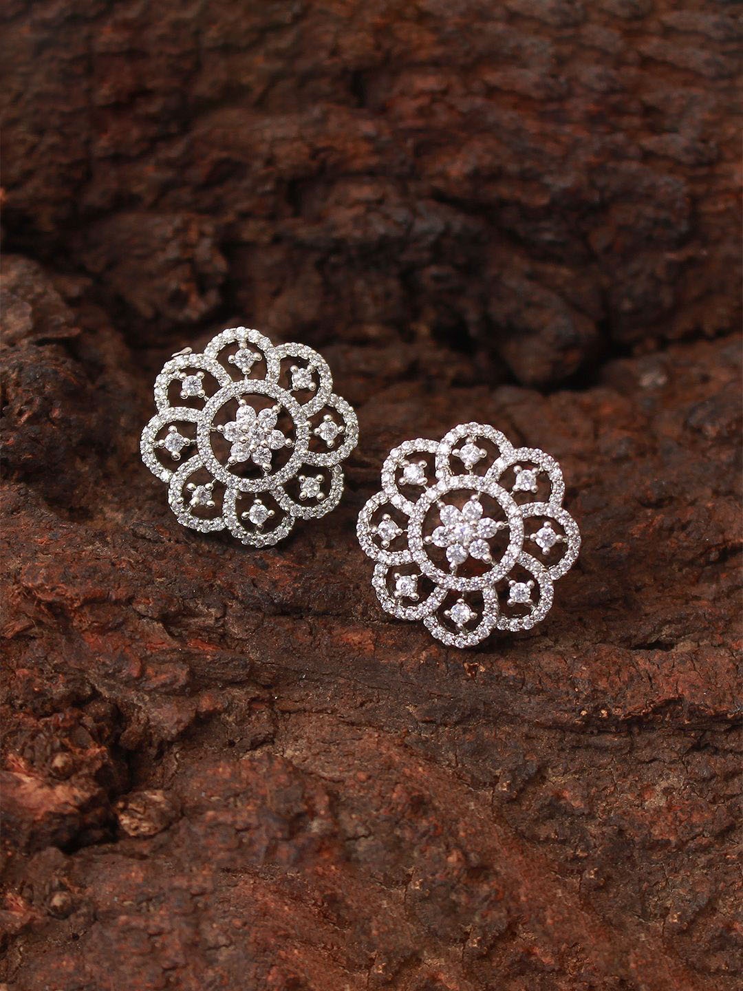 

Mirana Contemporary Studs Earrings, White