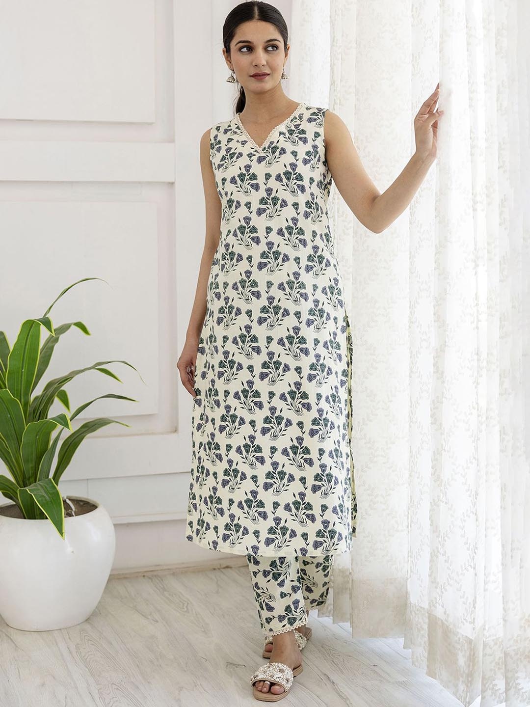 

Nayo Women Floral Printed Regular Pure Cotton Kurta with Trousers, Off white