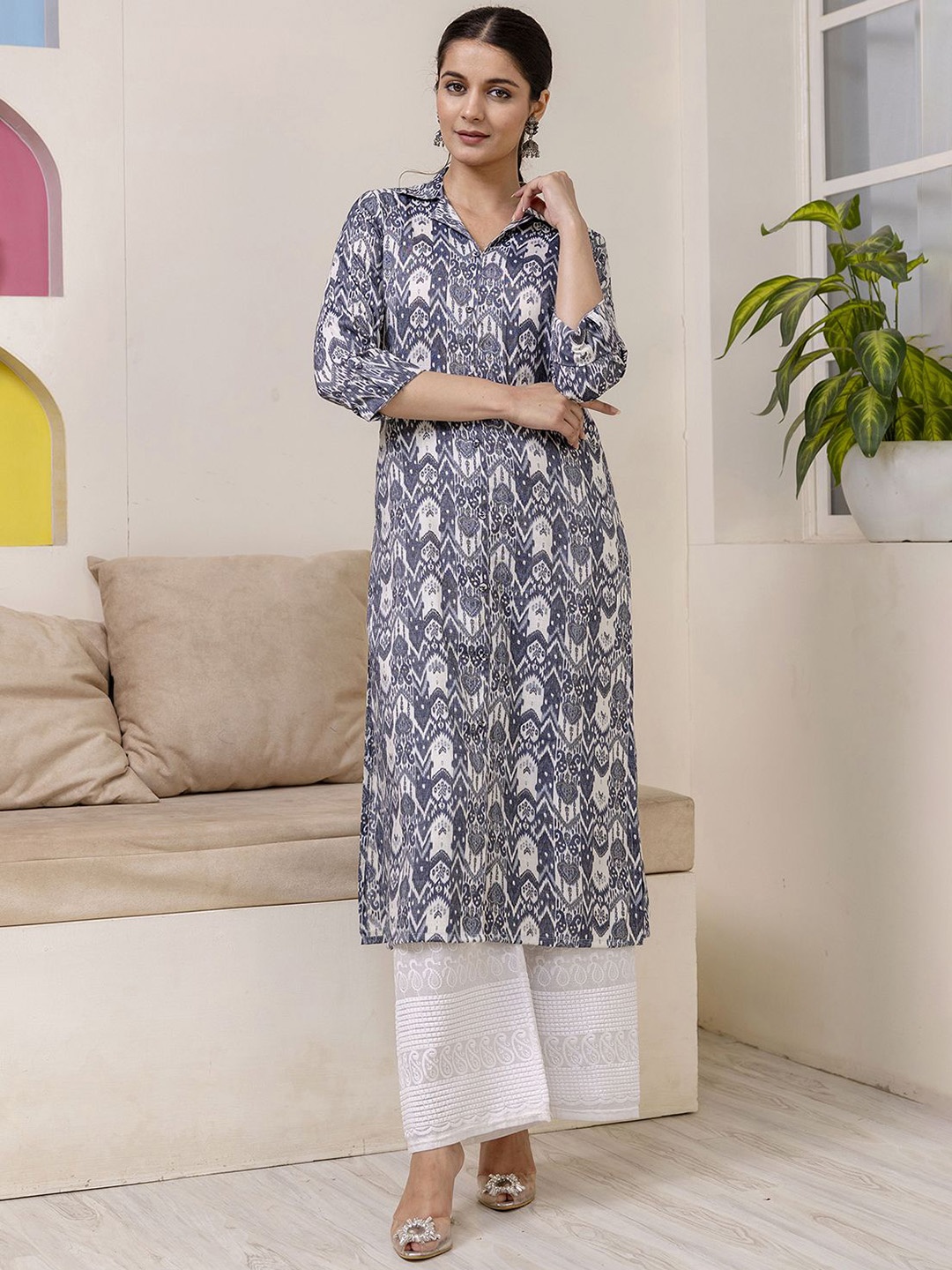 

Nayo Women Printed Flared Sleeves Thread Work Kurta, Grey