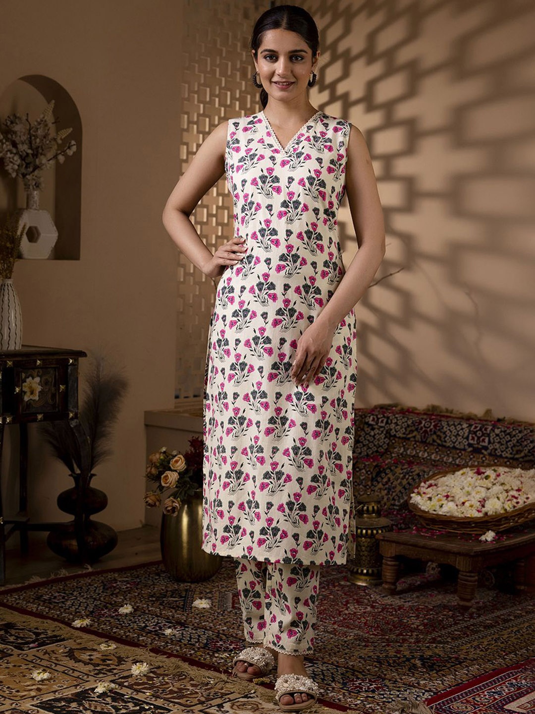 

Nayo Women Floral Printed Regular Pure Cotton Kurta with Trousers, Off white