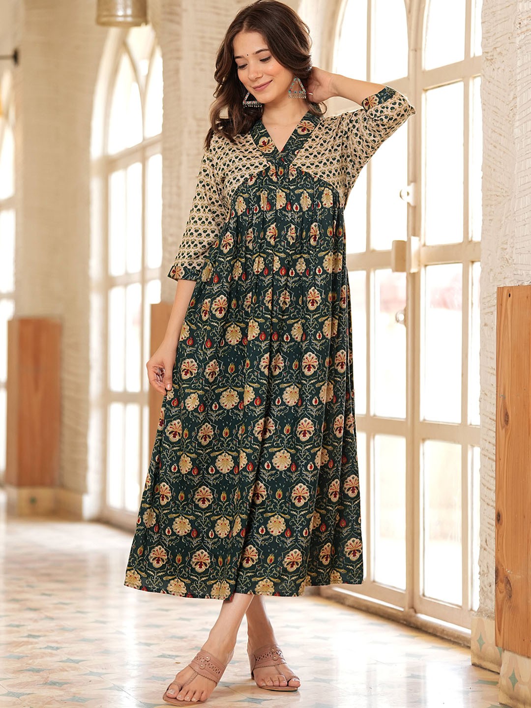 

INDIANIC Women Floral Printed Flared Sleeves Floral Kurta, Green