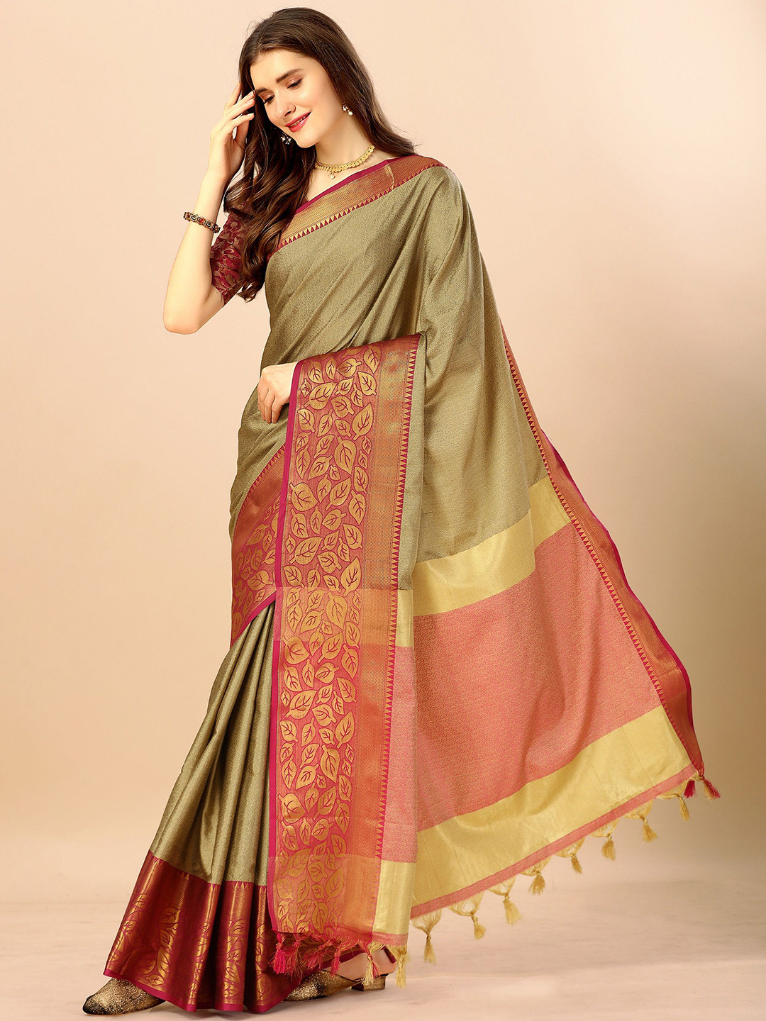 

AVANTIKA FASHION Woven Design Zari Banarasi Saree, Green