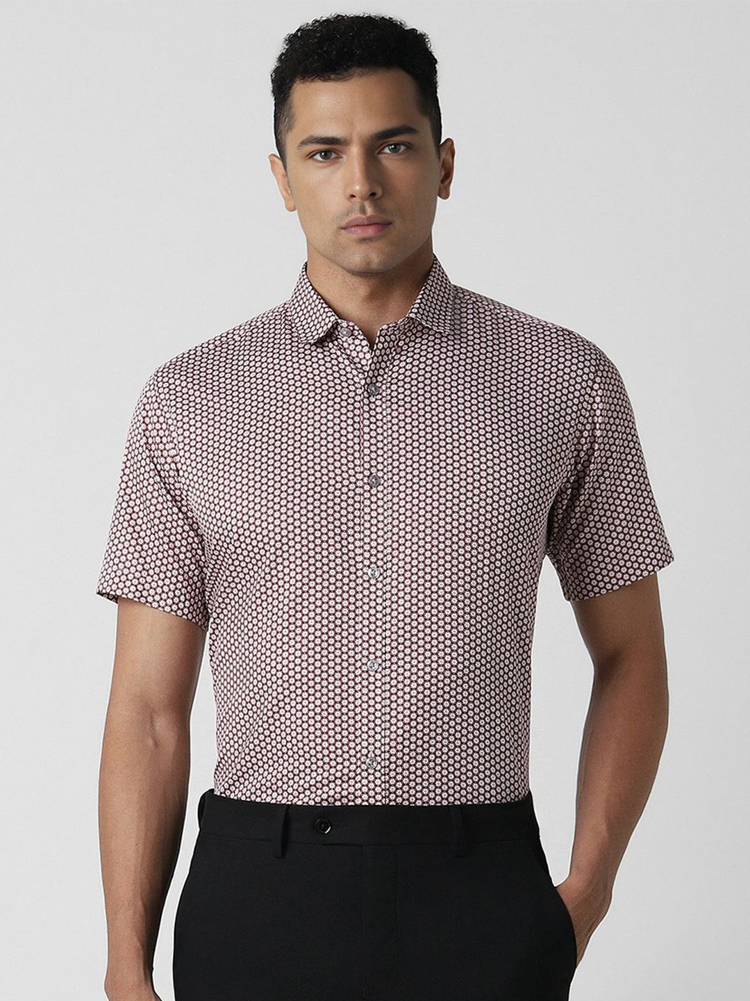 

V Dot Men Short Sleeves Slim Fit Printed Shirt, Multi