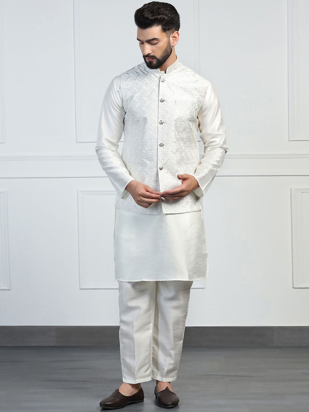 

TAHVO Self Design Mandarin Collar Kurta Set, White