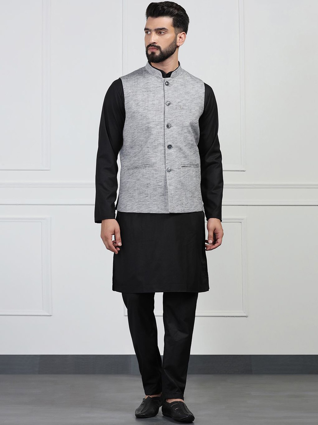 

TAHVO Men Ethnic Motifs Regular Kurta with Trousers, Black