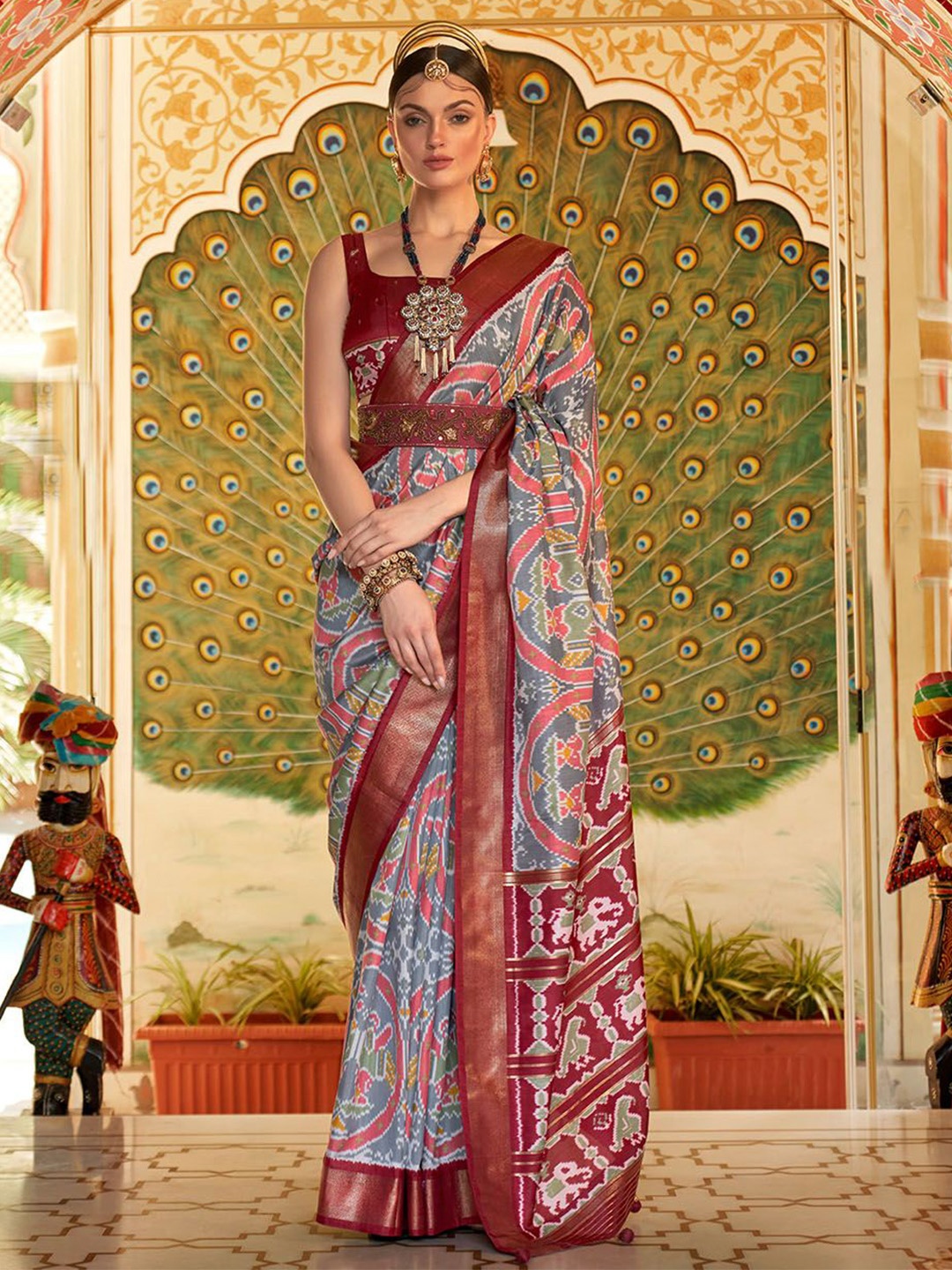 

Ishin Woven Design Banarasi Saree With Blouse Piece, Grey