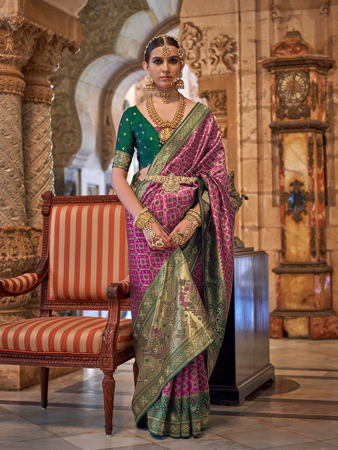 

Ishin Bandhani Woven Design Banarasi Saree, Burgundy