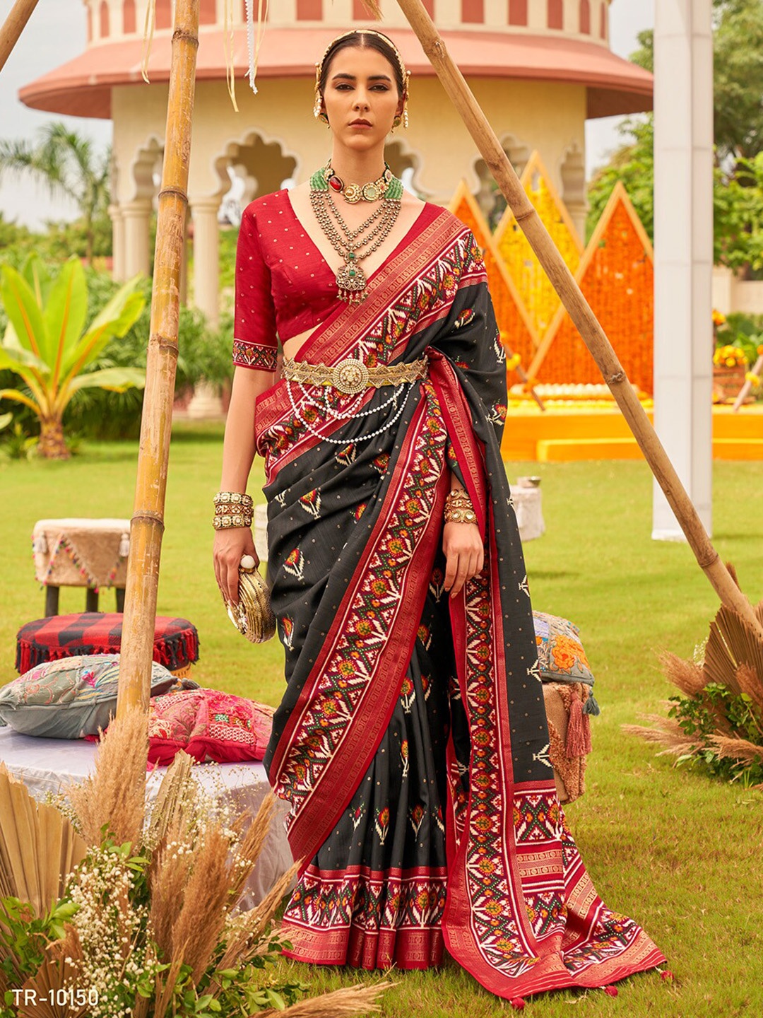 

Ishin Woven Design Zari Banarasi Saree, Black