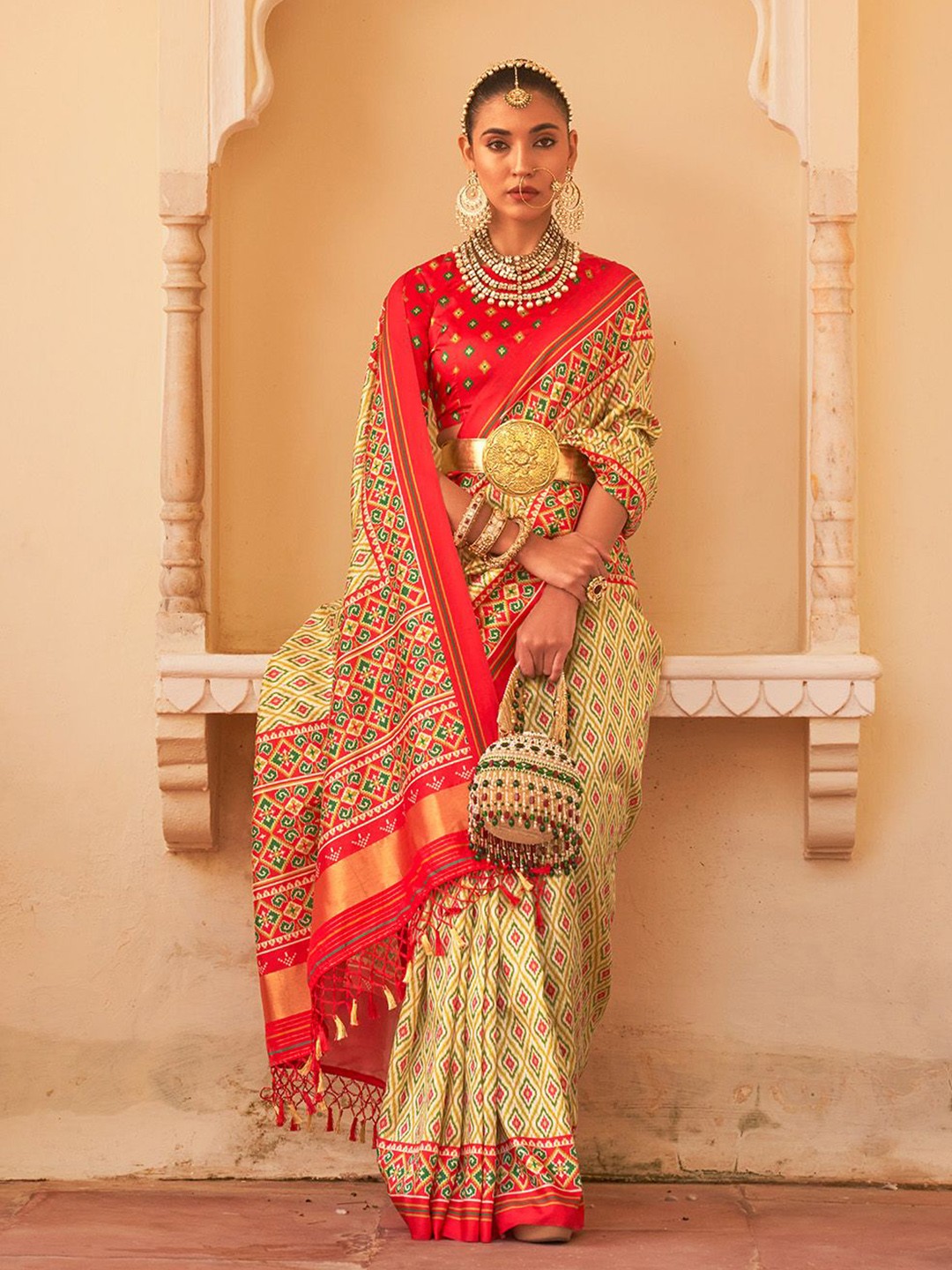 

Ishin Woven Design Zari Banarasi Saree, Red