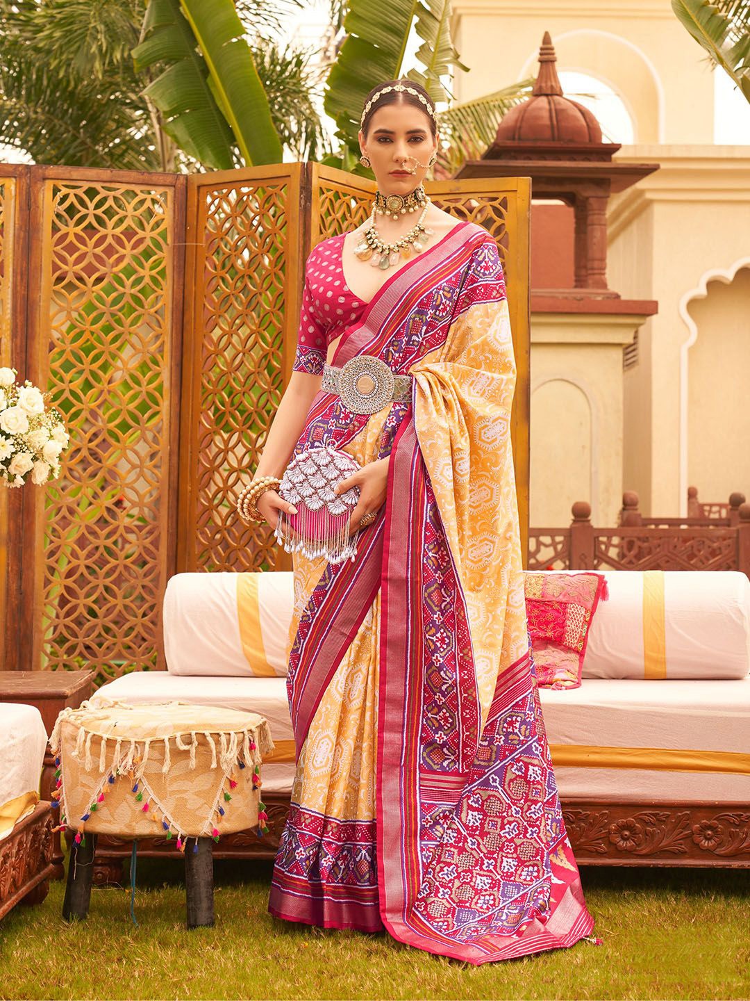 

Ishin Ethnic Motifs Zari Banarasi Saree, Cream