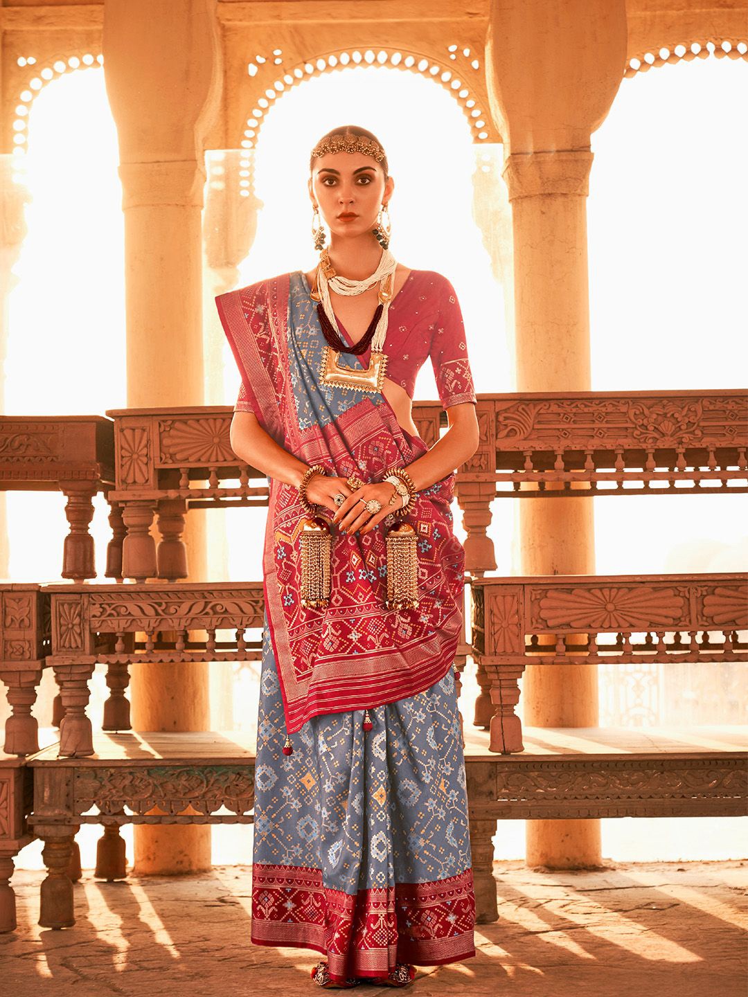 

Ishin Woven Design Zari Patola Saree, Grey