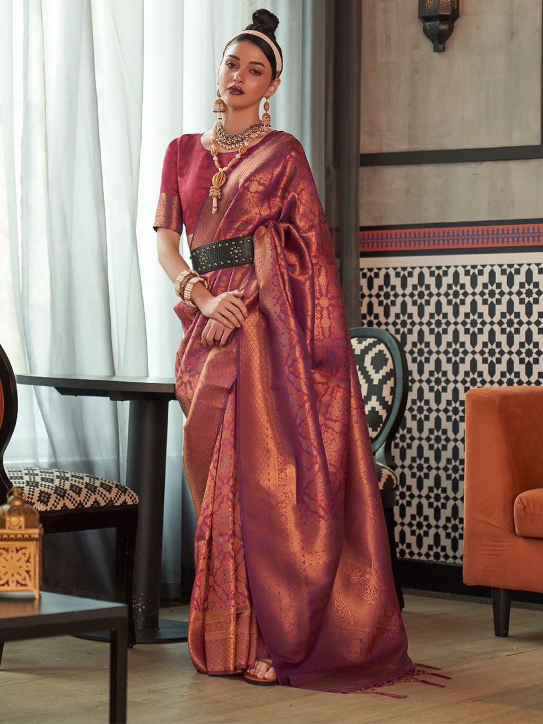 

Ishin Woven Design Zari Banarasi Saree, Burgundy
