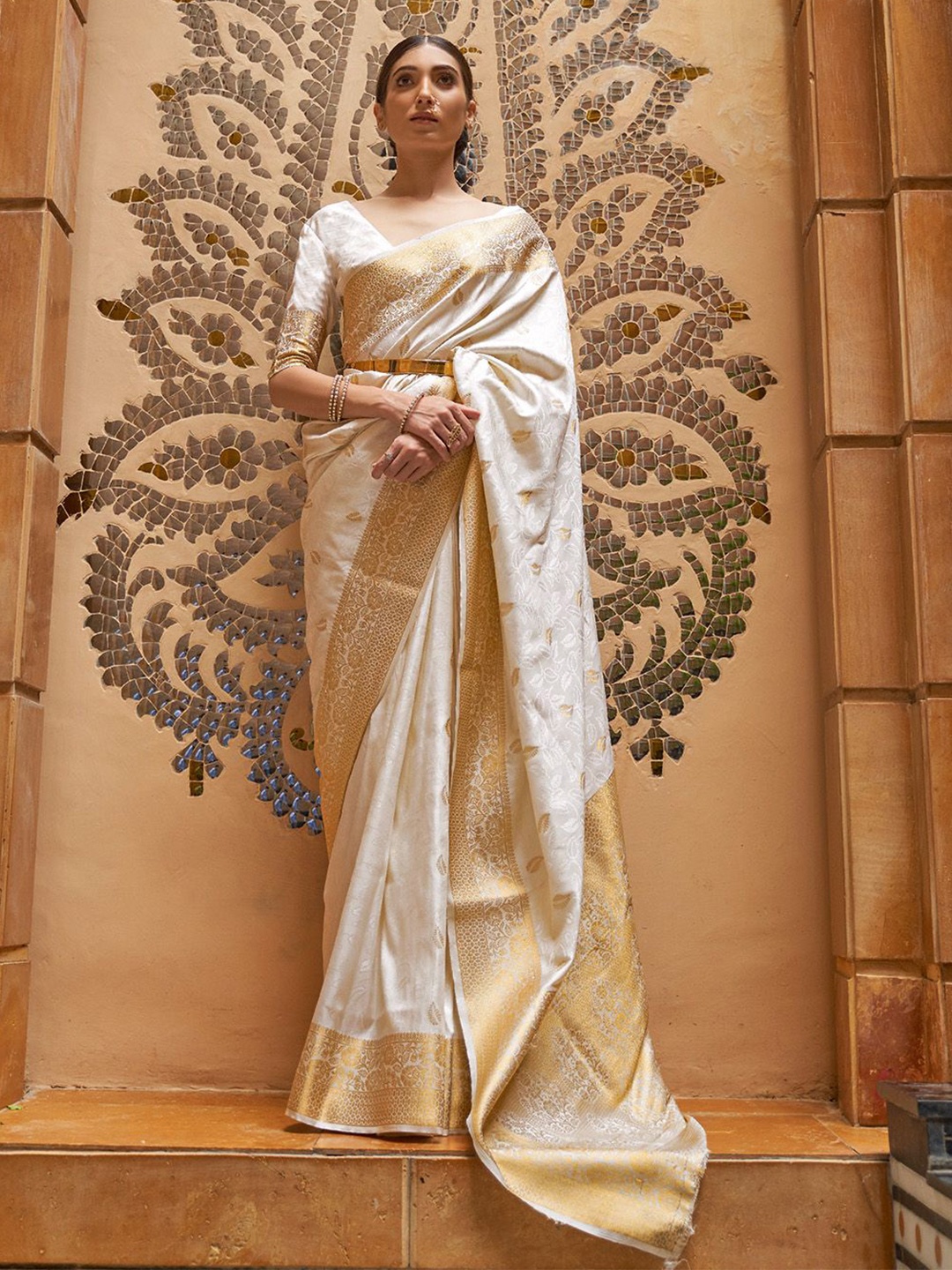 

Ishin Zari Woven Design Banarasi Saree, White