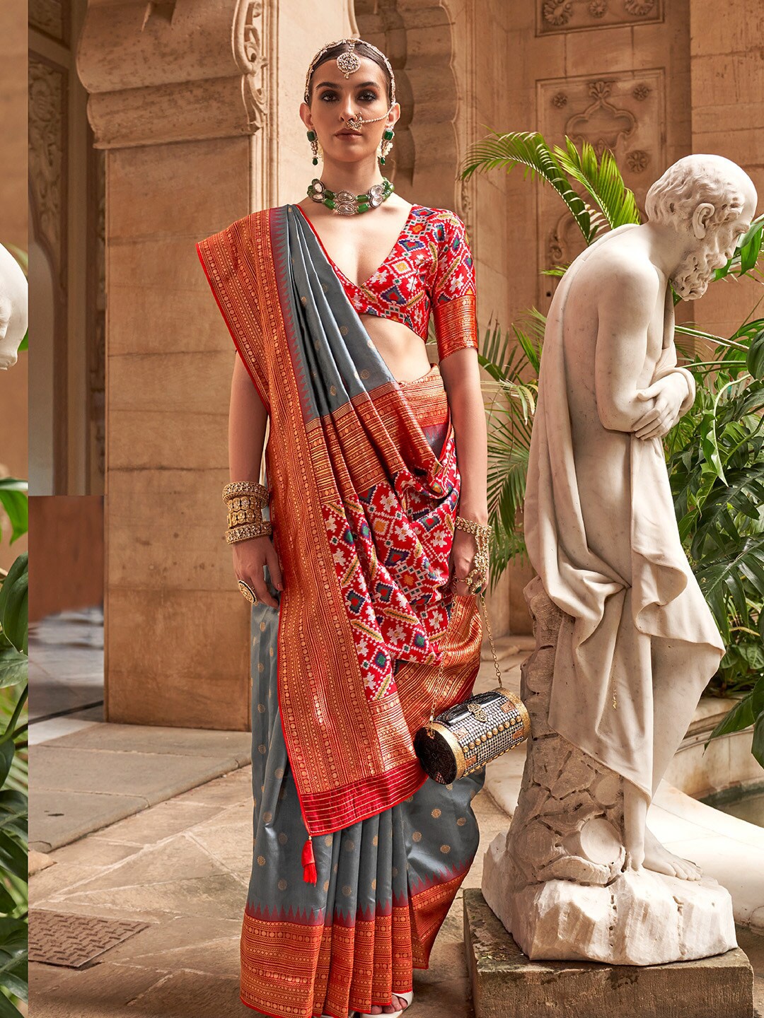 

Ishin Ethnic Motifs Zari Banarasi Saree, Grey