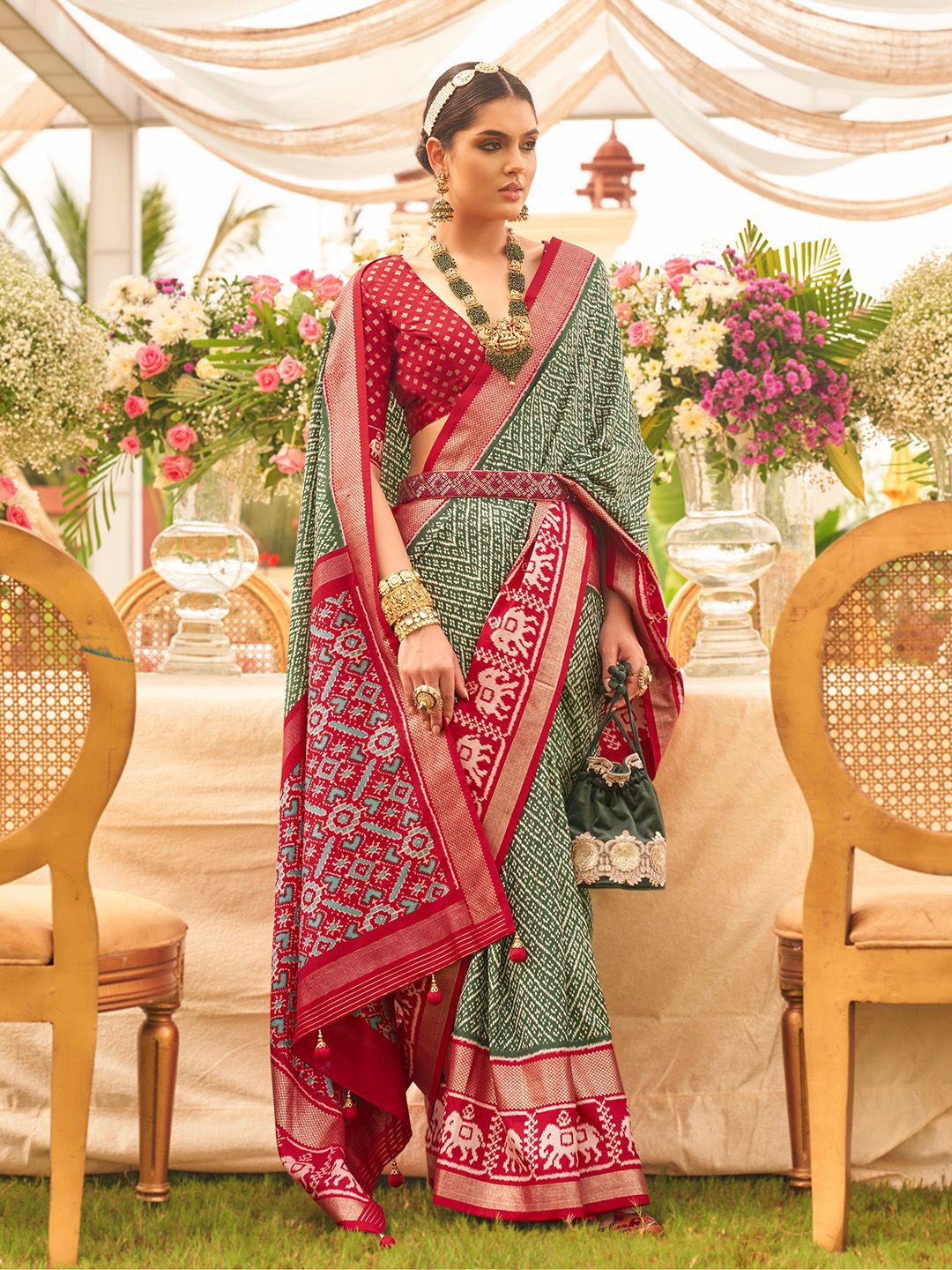 

Ishin Geometric Printed Zari Banarasi Saree, Green