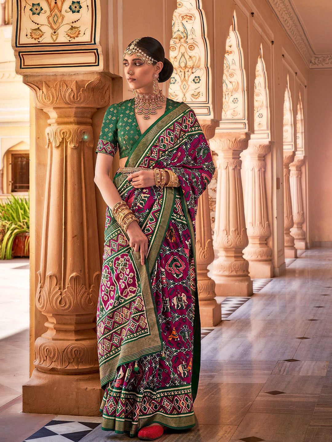 

Ishin Zari Ethnic Motifs Banarasi Saree, Magenta