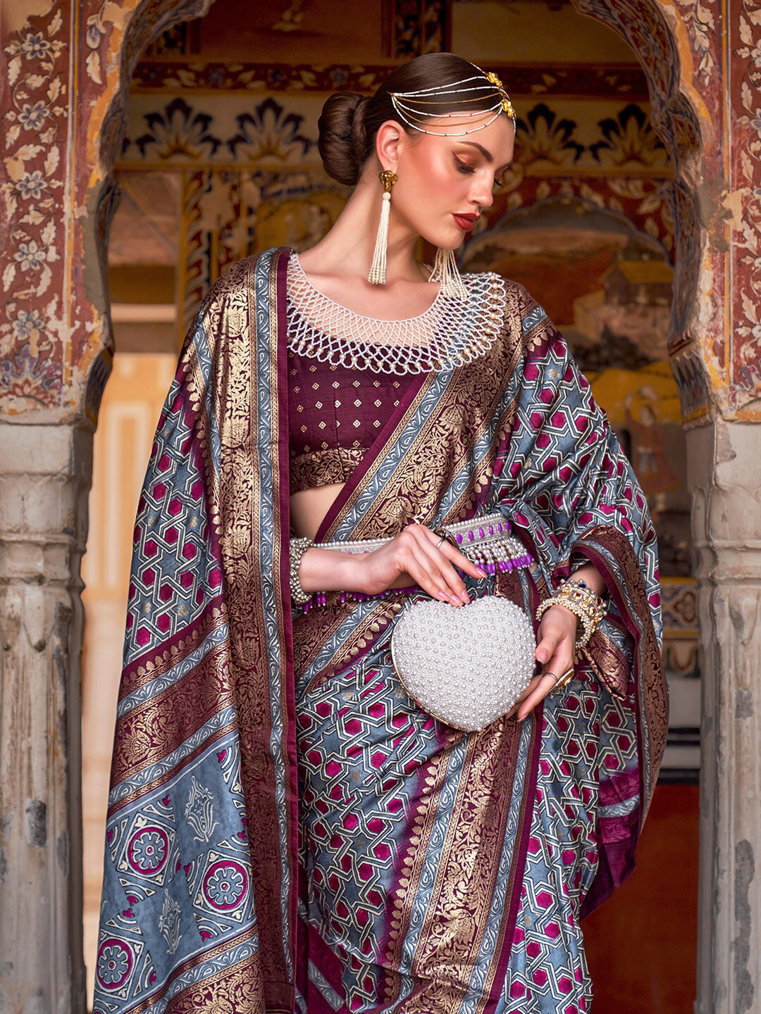 

Ishin Woven Design Silk Blend Banarasi Saree, Blue