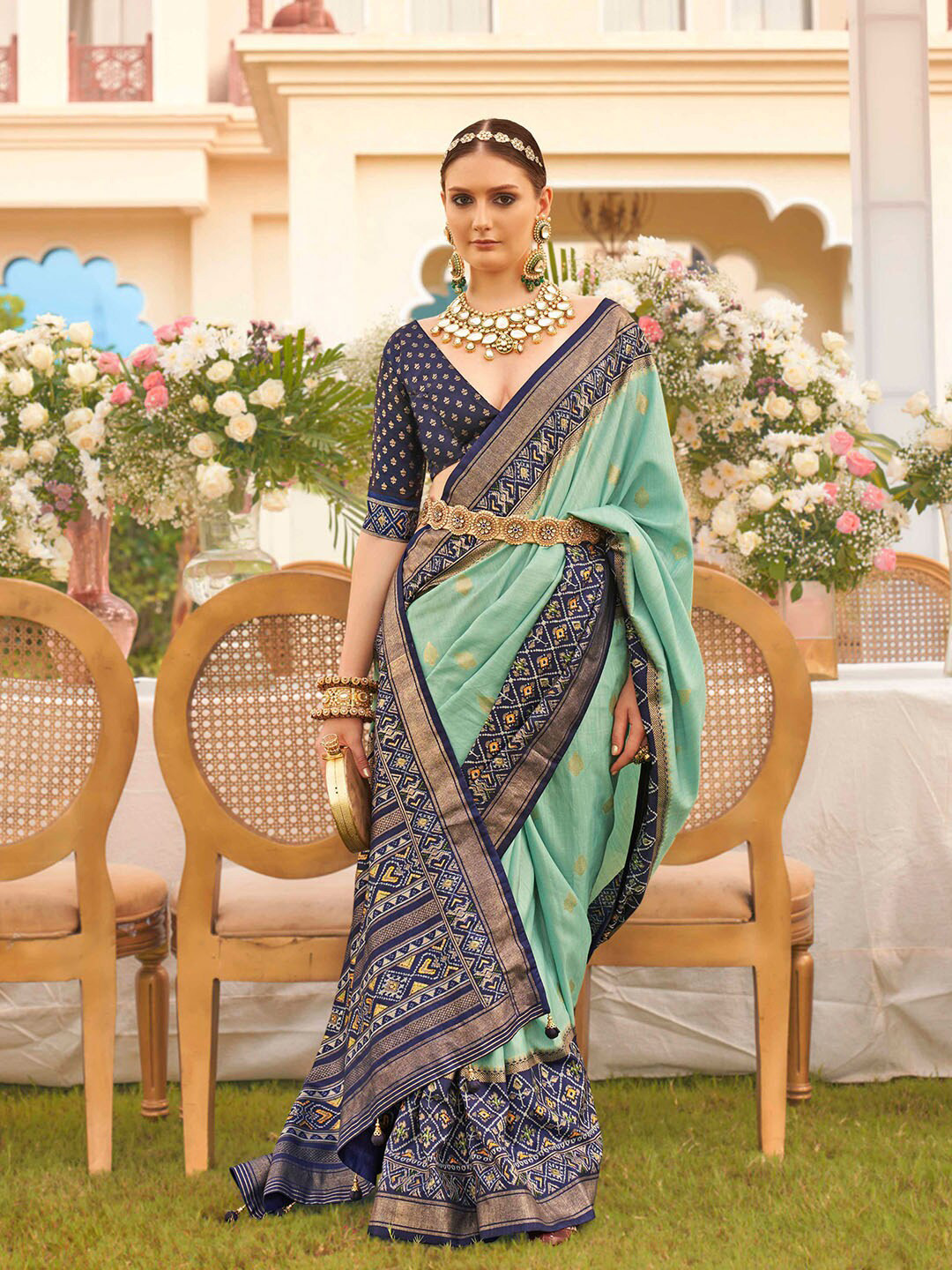 

Ishin Ethnic Motifs Woven Design Zari Banarasi Saree, Navy blue