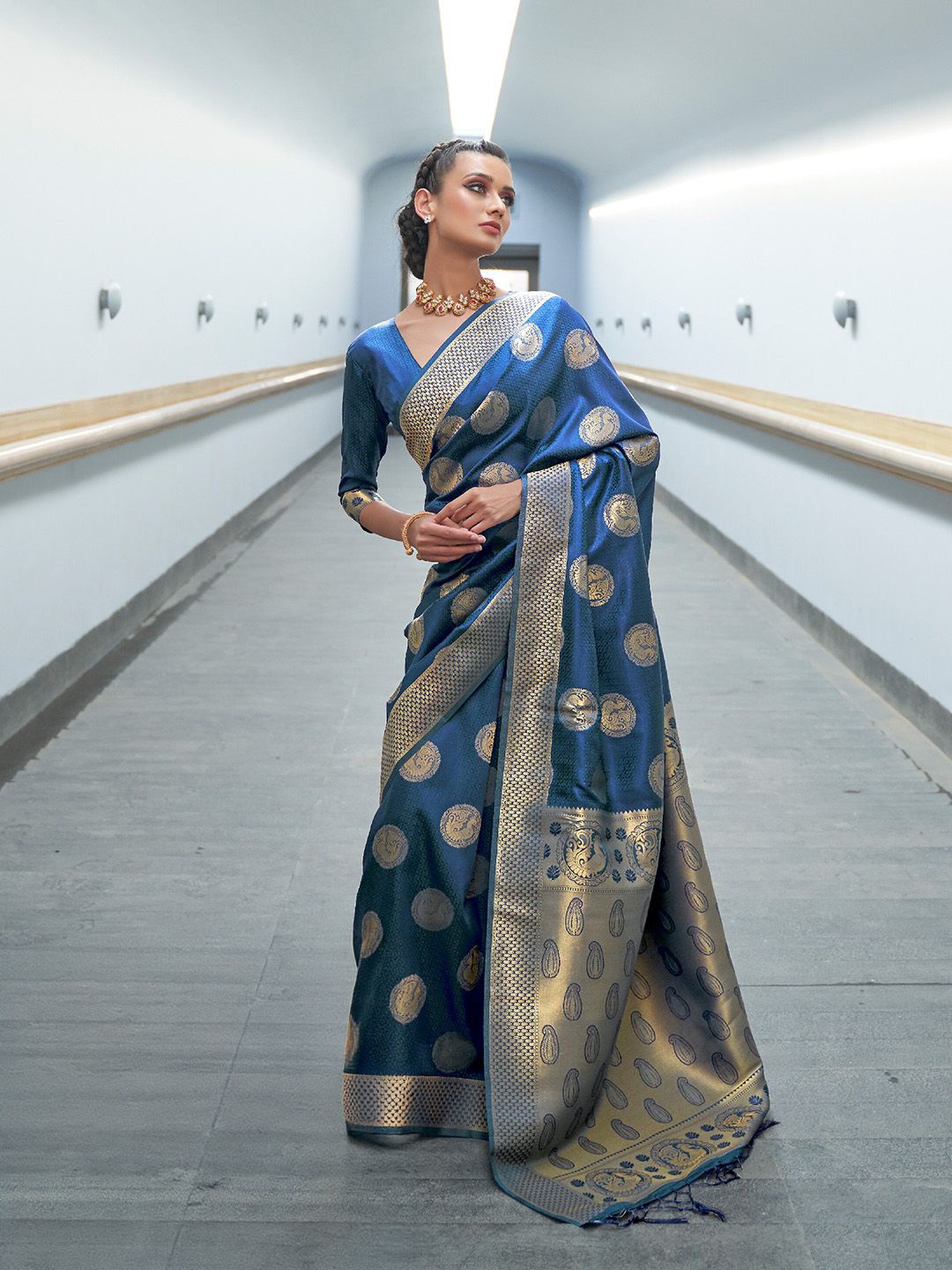 

Ishin Woven Design Zari Banarasi Saree, Navy blue