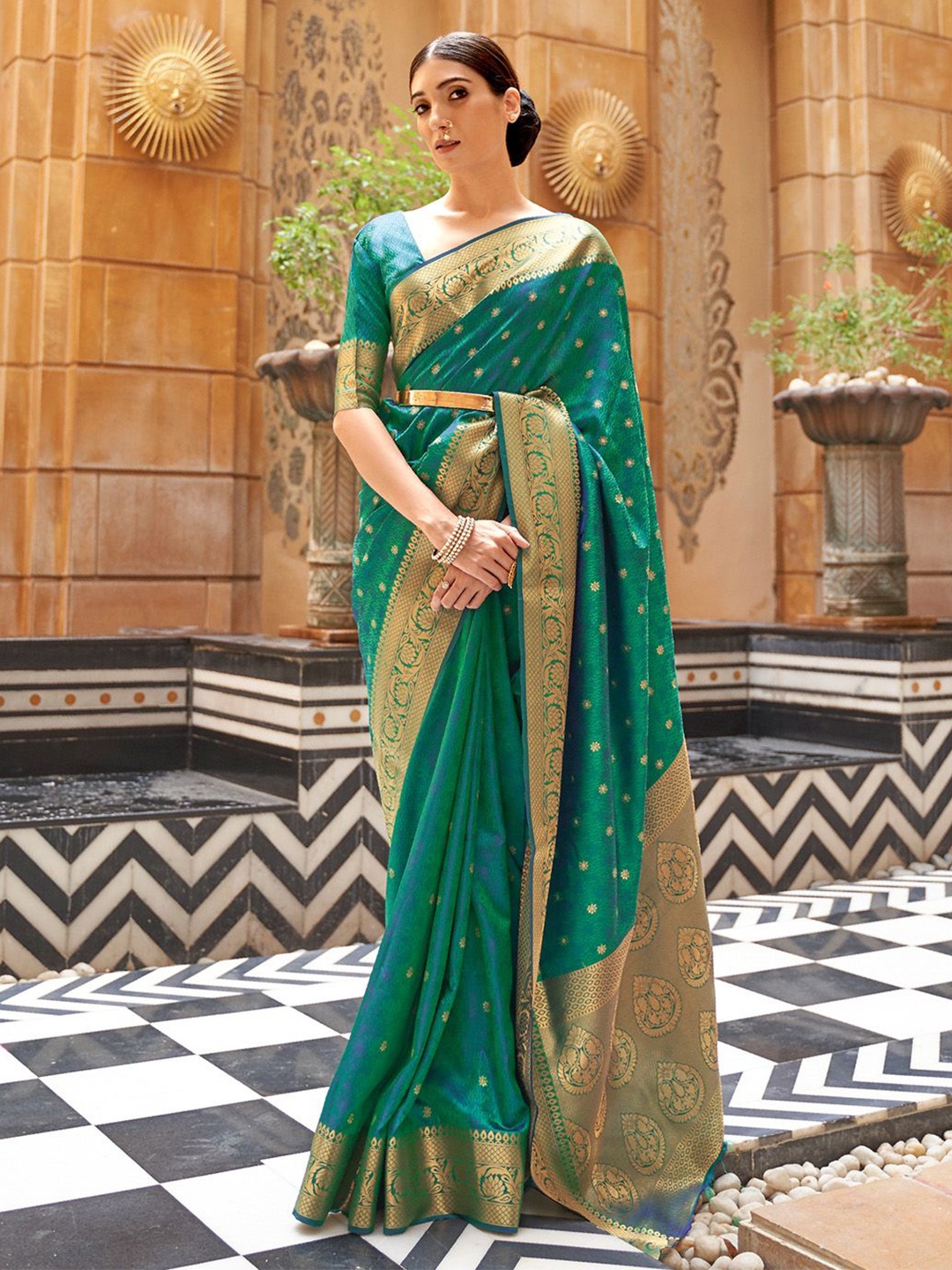 

Ishin Woven Design Zari Blend Saree, Green