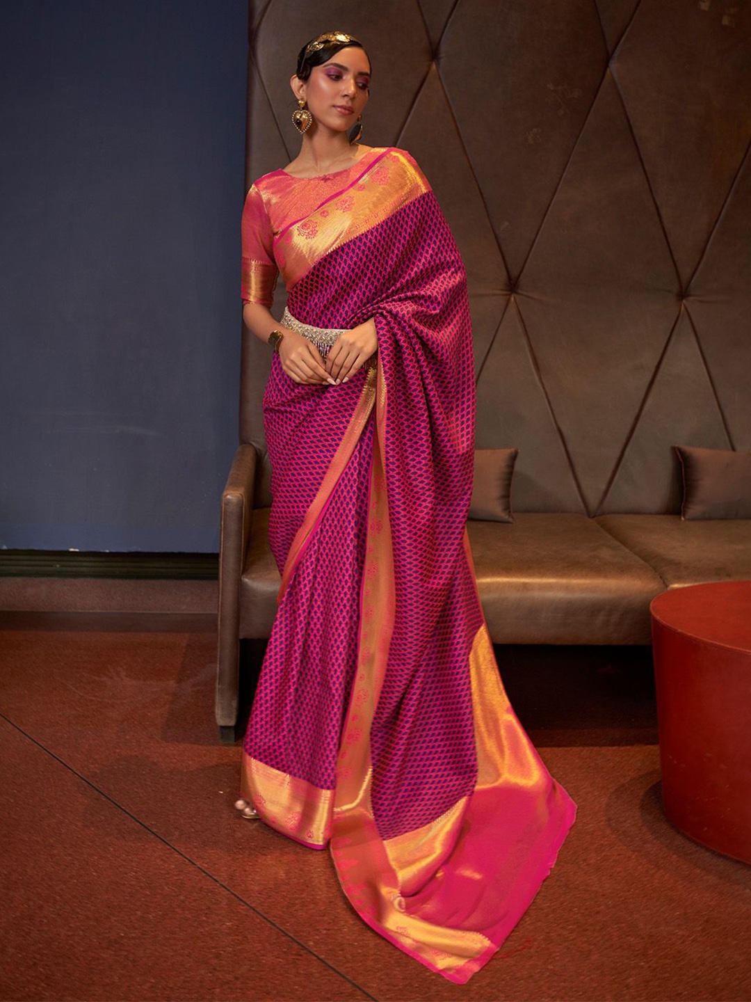 

Ishin Floral Zari Banarasi Saree, Burgundy