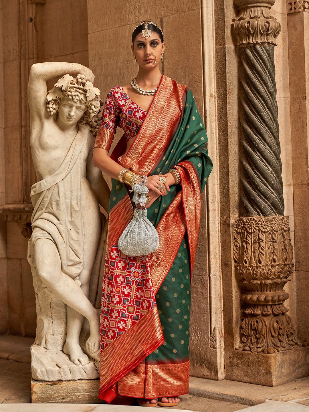 

Ishin Ethnic Motifs Zari Silk Blend Banarasi Saree, Green
