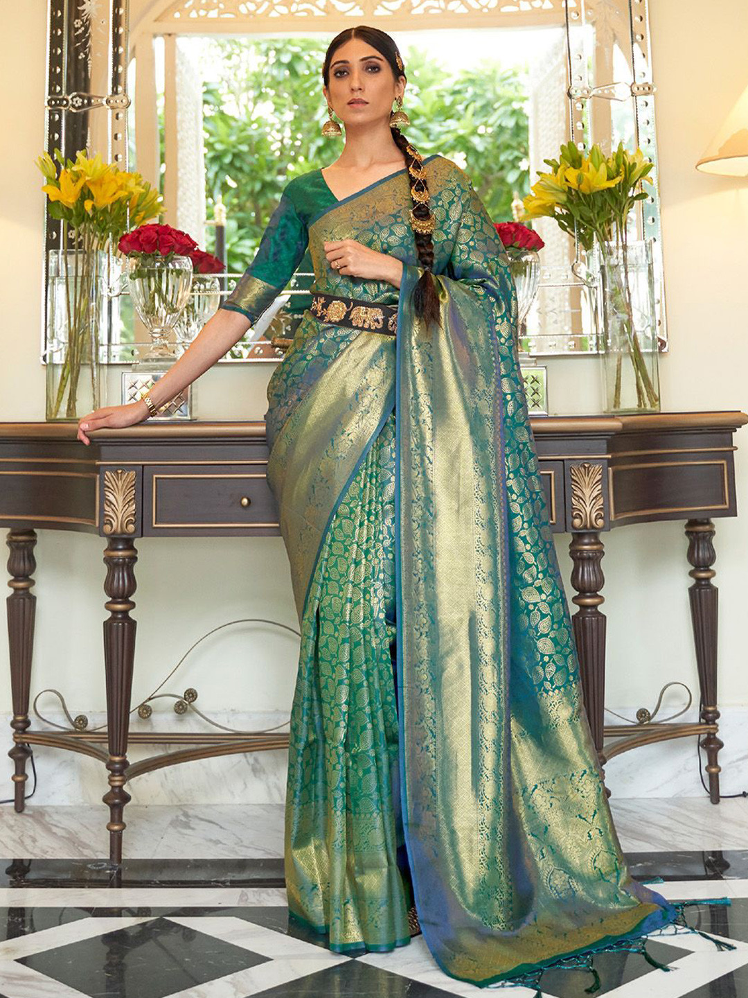 

Ishin Ethnic Motifs Woven Design Zari Banarasi Saree, Green