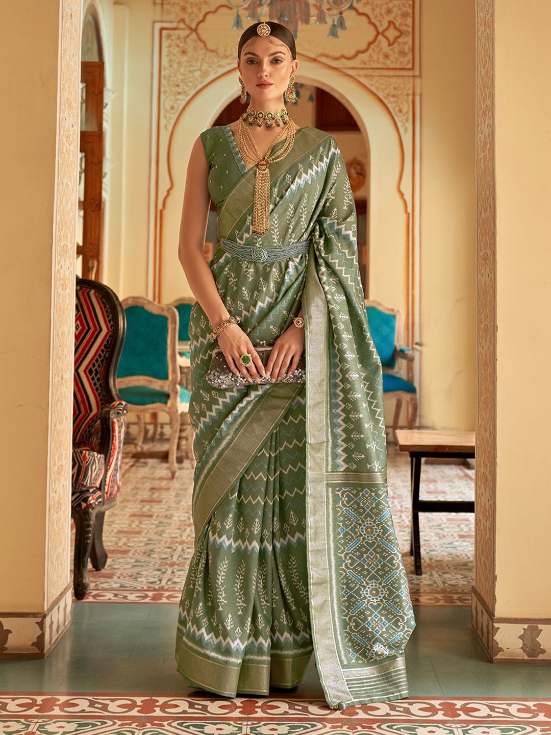 

Ishin Ethnic Motifs Zari Banarasi Saree, Green