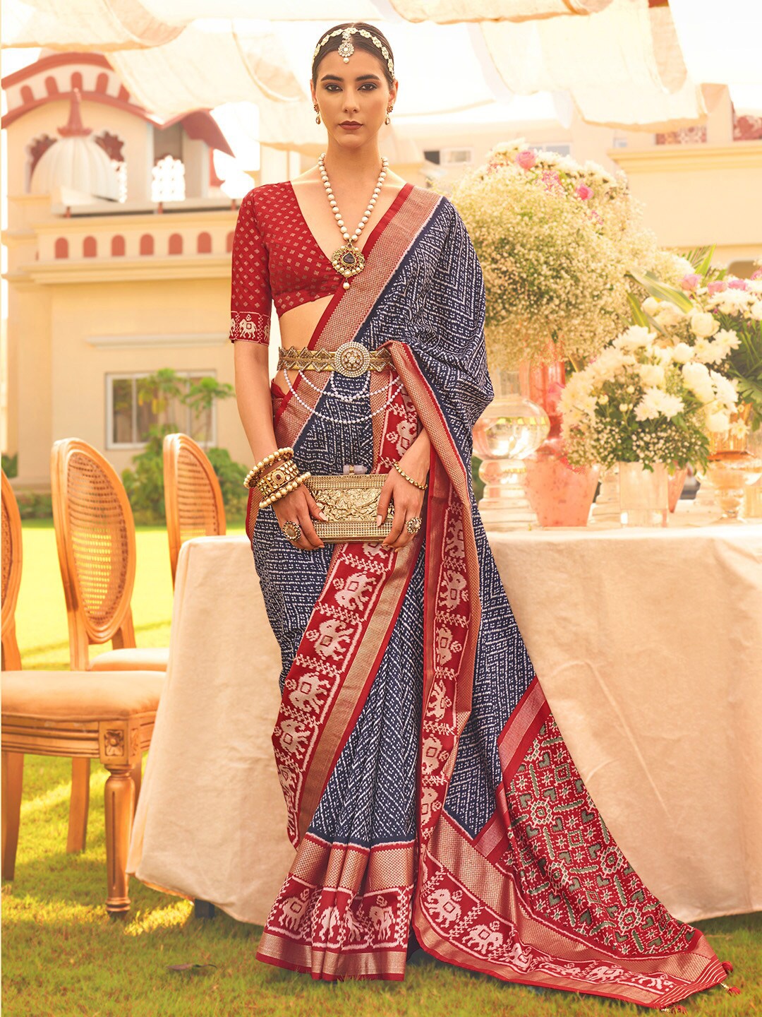 

Ishin Ethnic Motifs Woven Design Zari Banarasi Saree, Navy blue