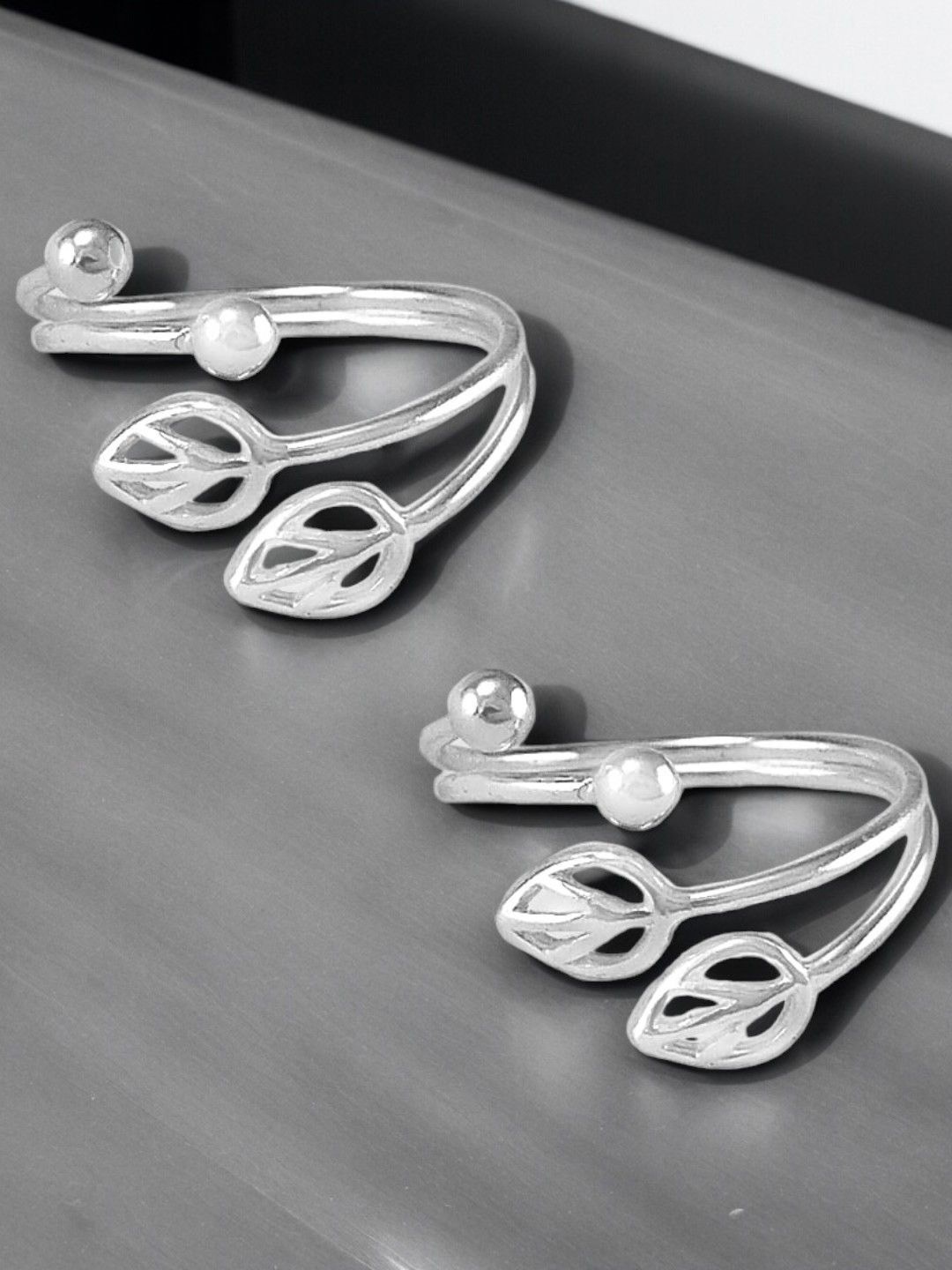 

Taraash Set Of 2 Sterling Silver Toe Rings