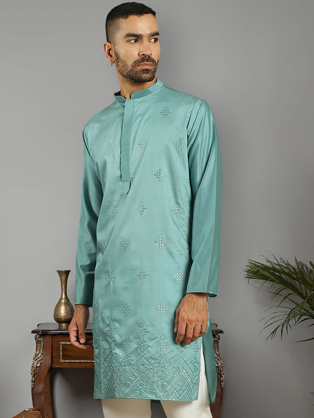 

Jompers Men Embroidered Thread Work Kurta, Blue